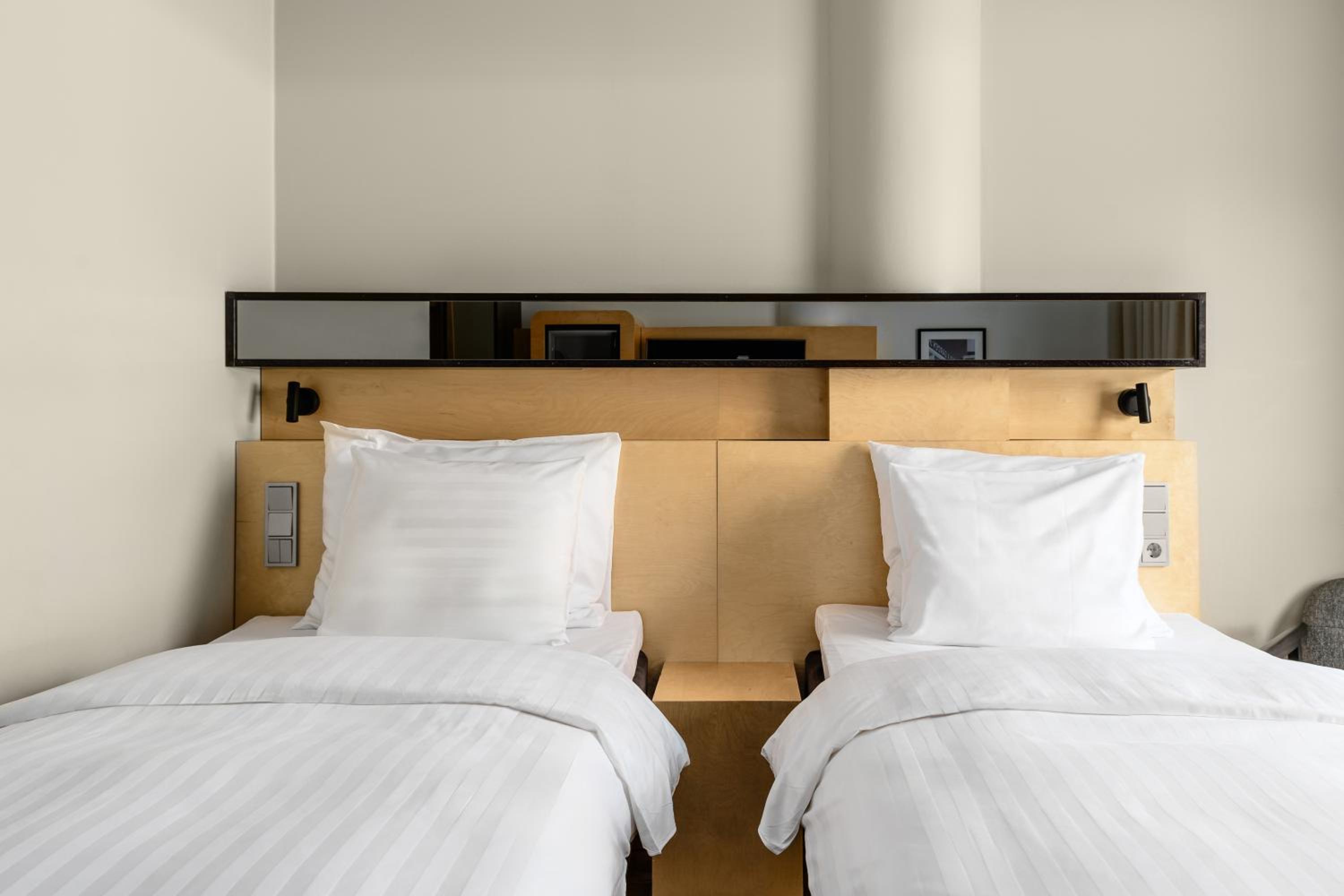 Standard Twin Room - Photo 7