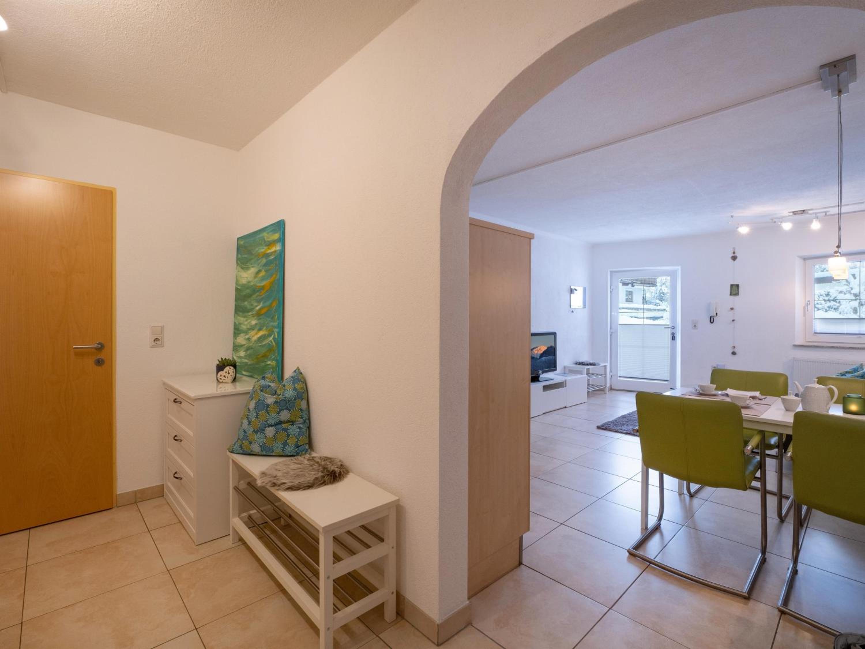One-Bedroom Apartment With Shower photo 2