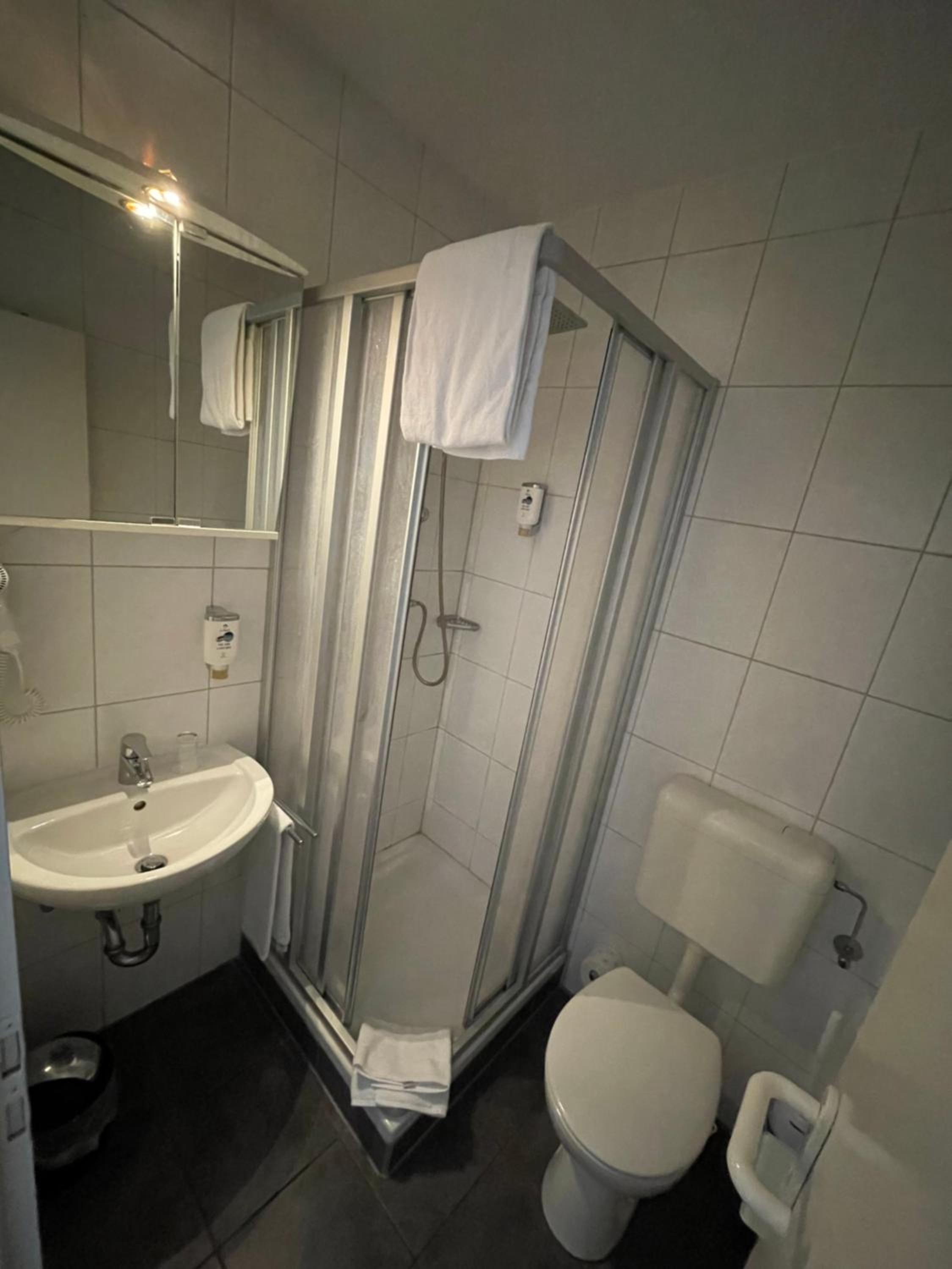 Single Room photo 2