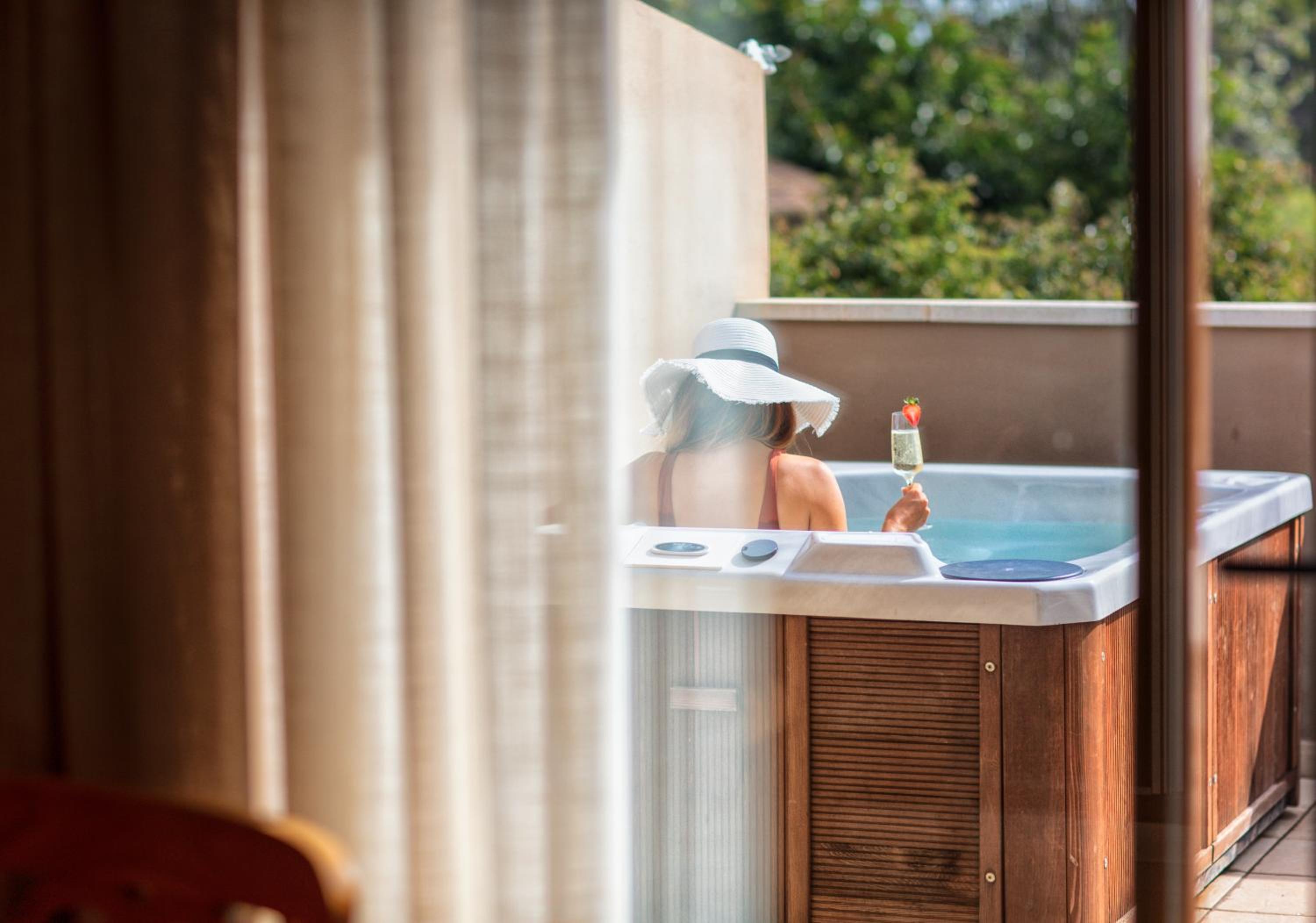Deluxe Room With Terrace And Hot Tub - Photo 1