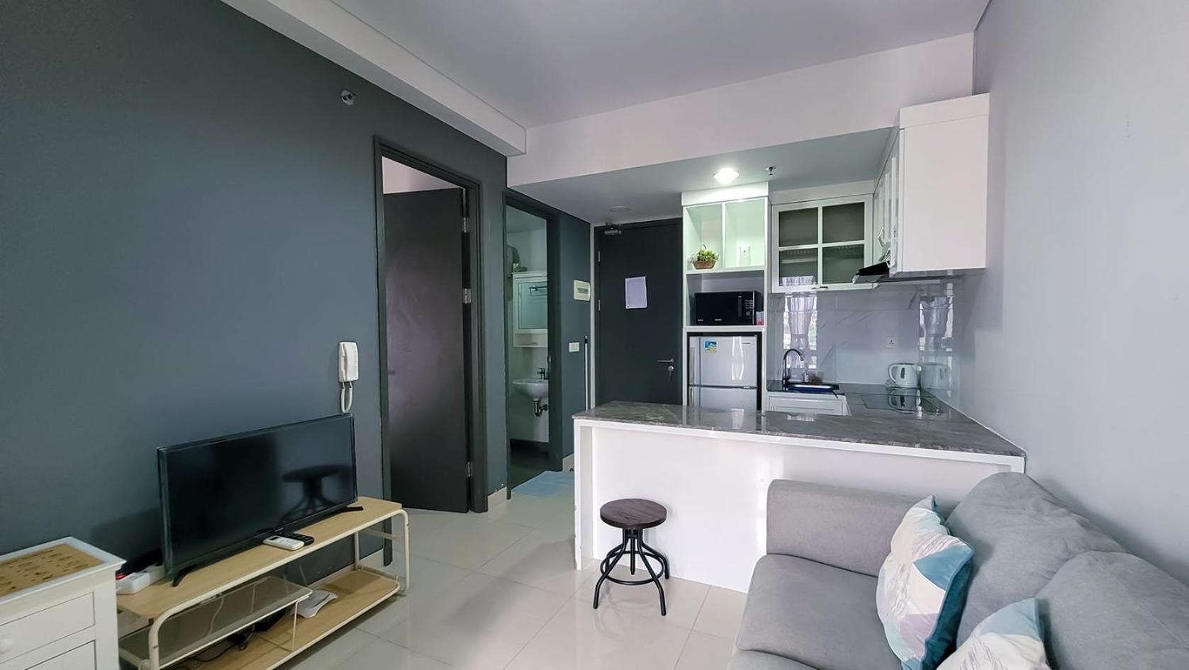 Apartment with Garden View