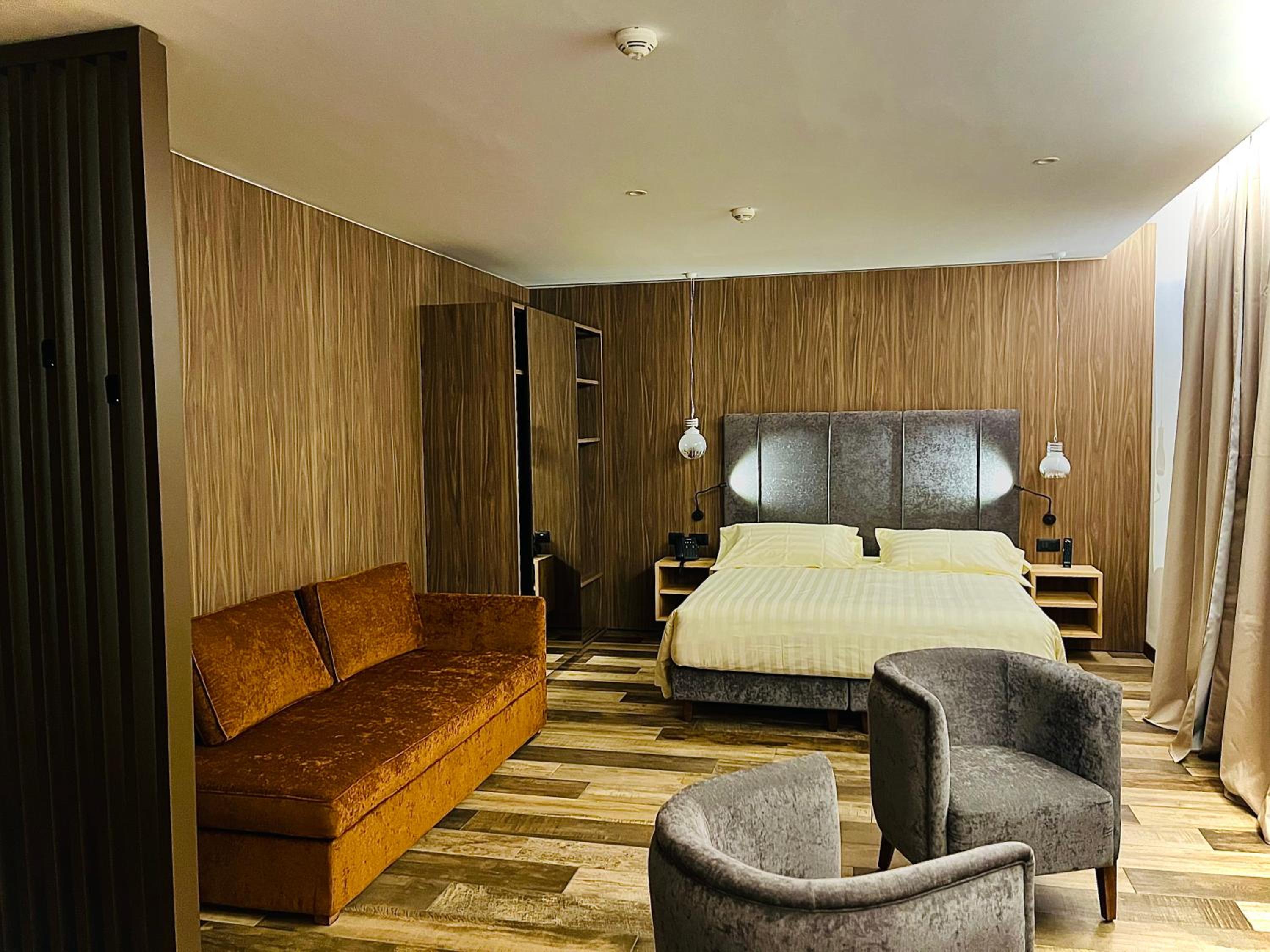 Deluxe Triple Room
