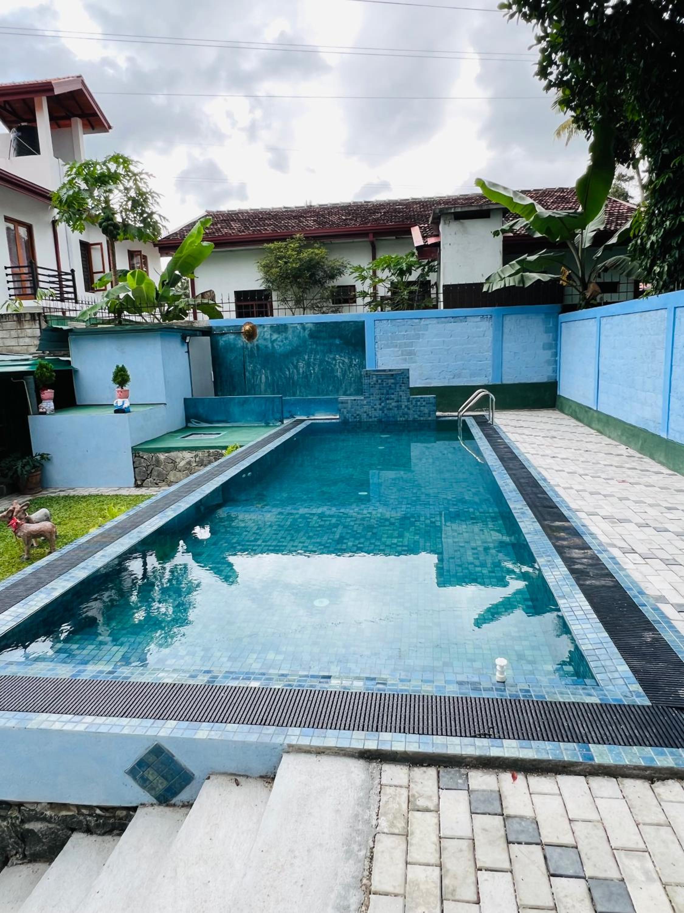 Deluxe Double Room (2 Adults + 1 Child) photo 2