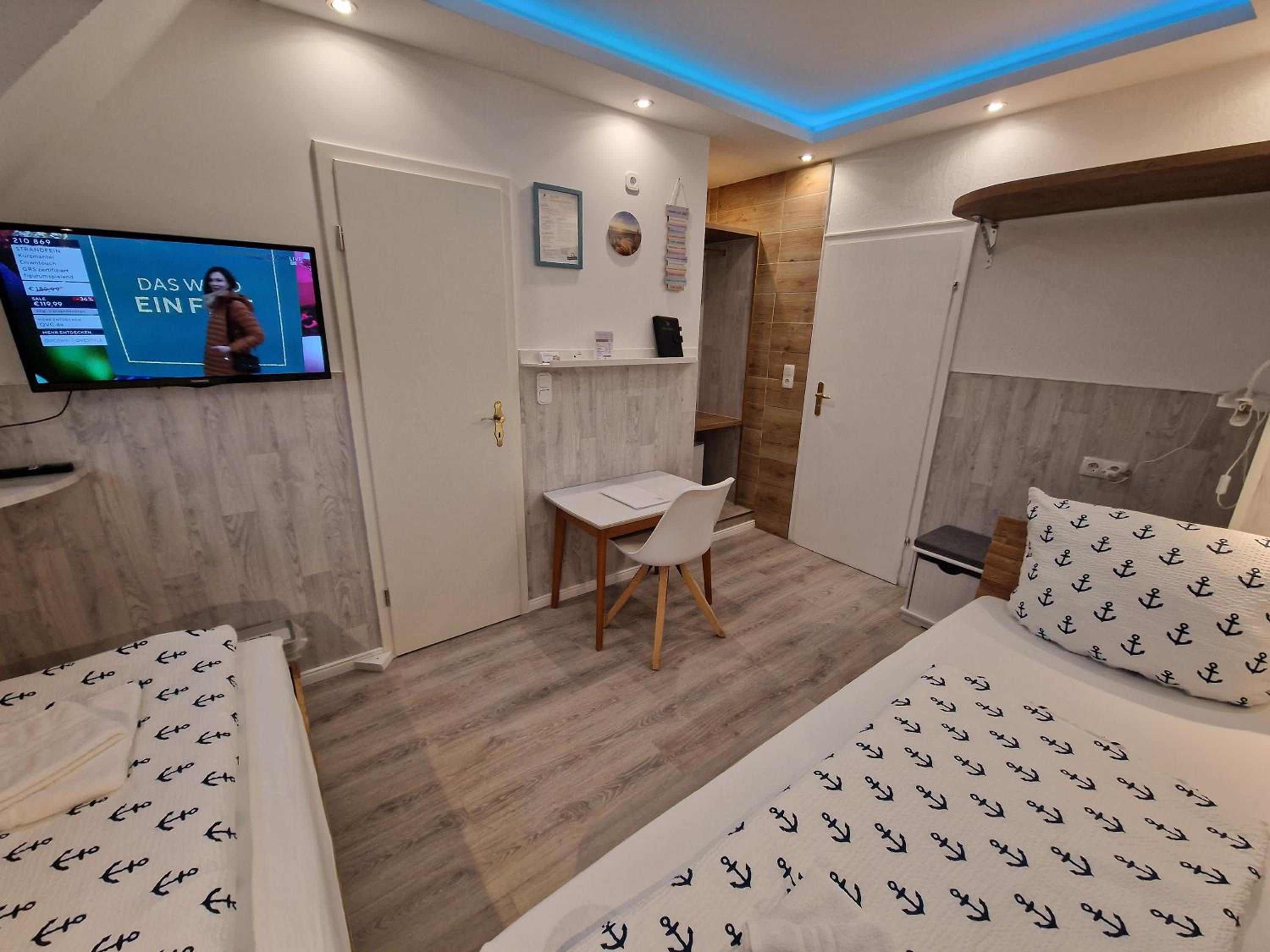 Twin Room with Private Bathroom - Photo 1