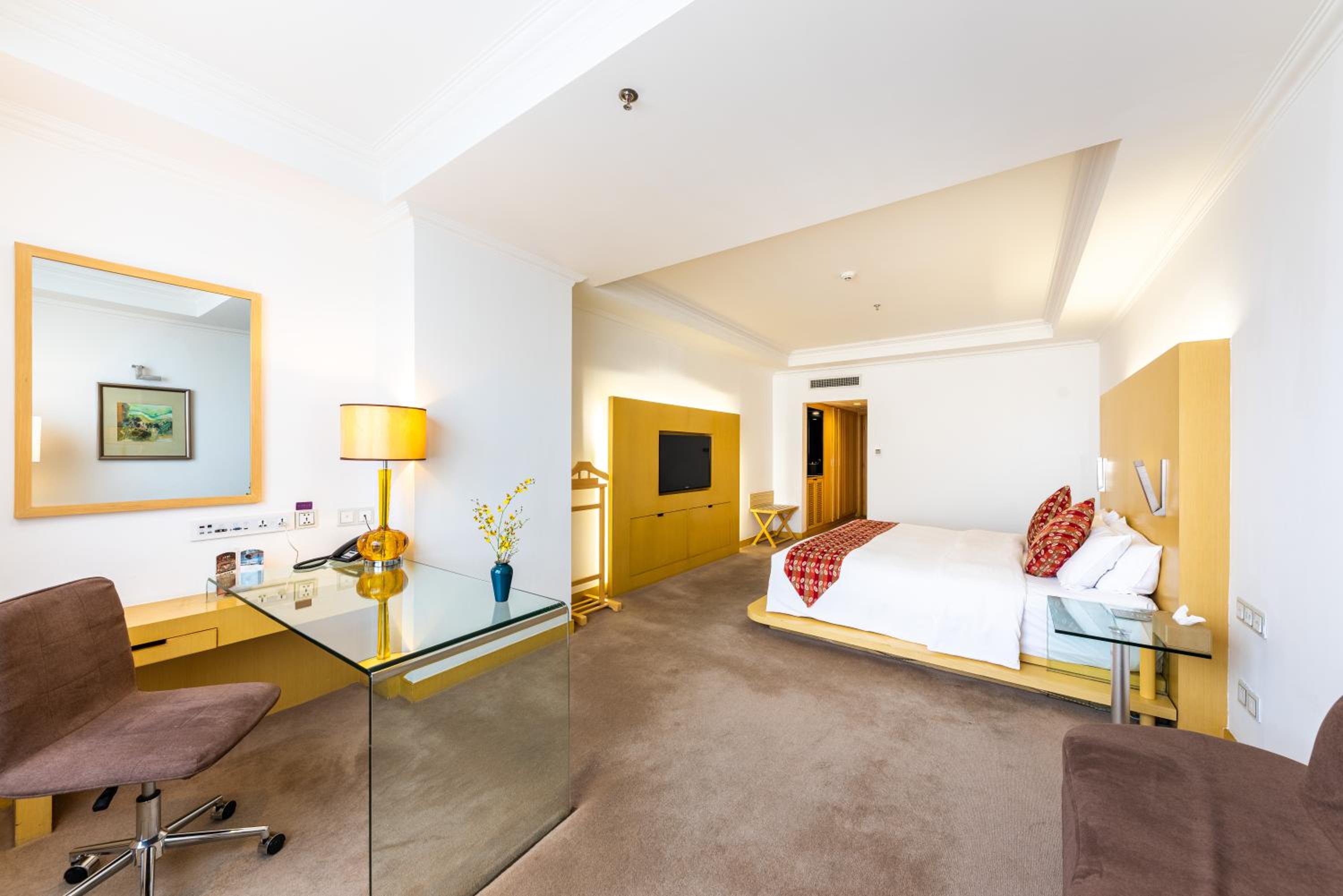 Deluxe King Room photo 3