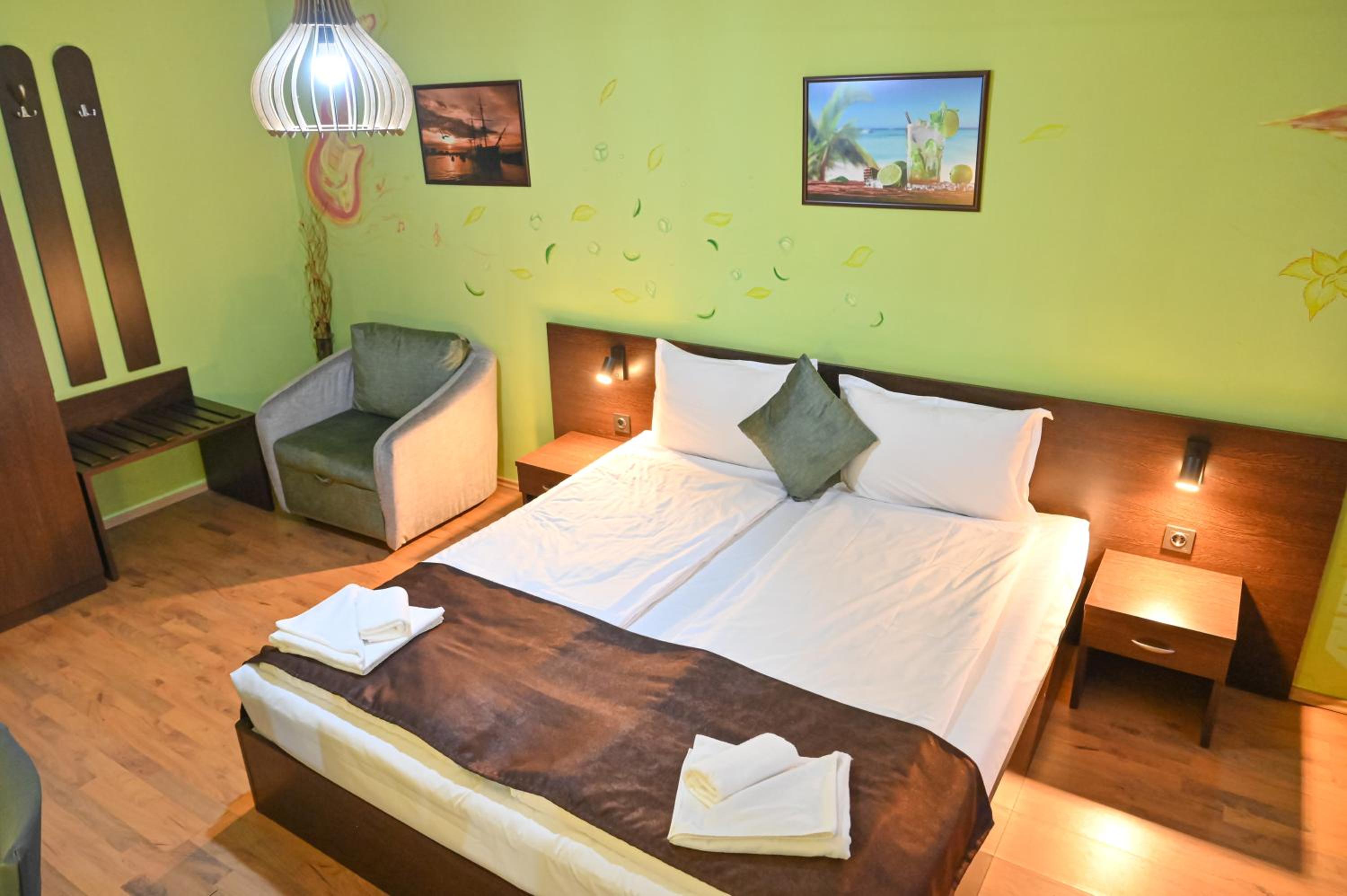 Double or Twin Room with Balcony (2 Adults + 1 Child) photo 1