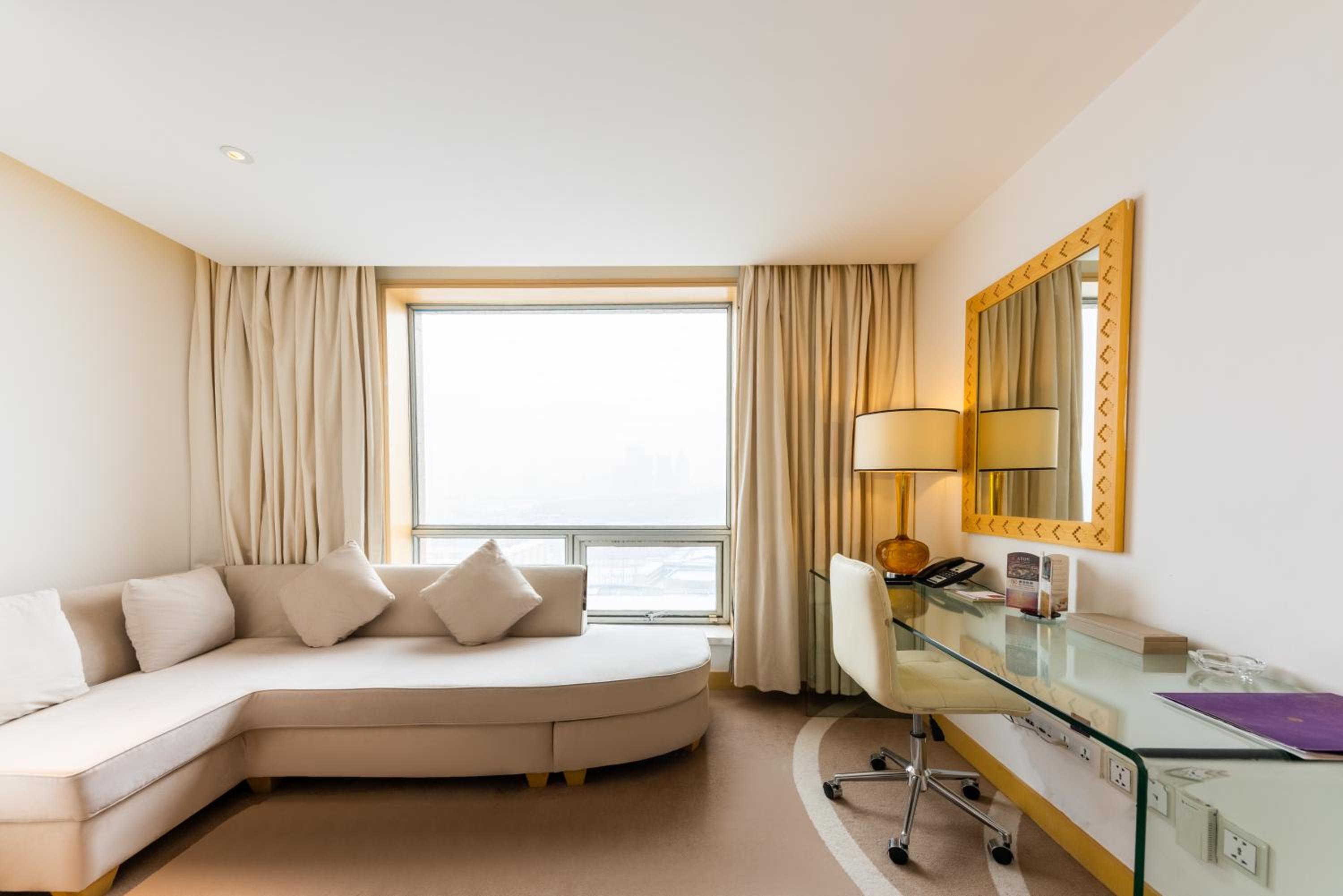 Executive Deluxe King Room photo 2