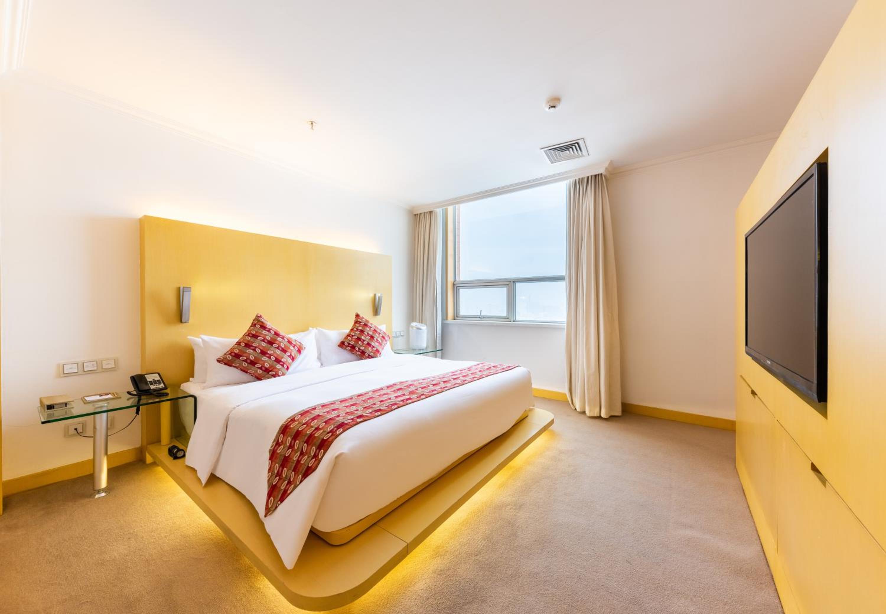 Superior King Suite photo 3