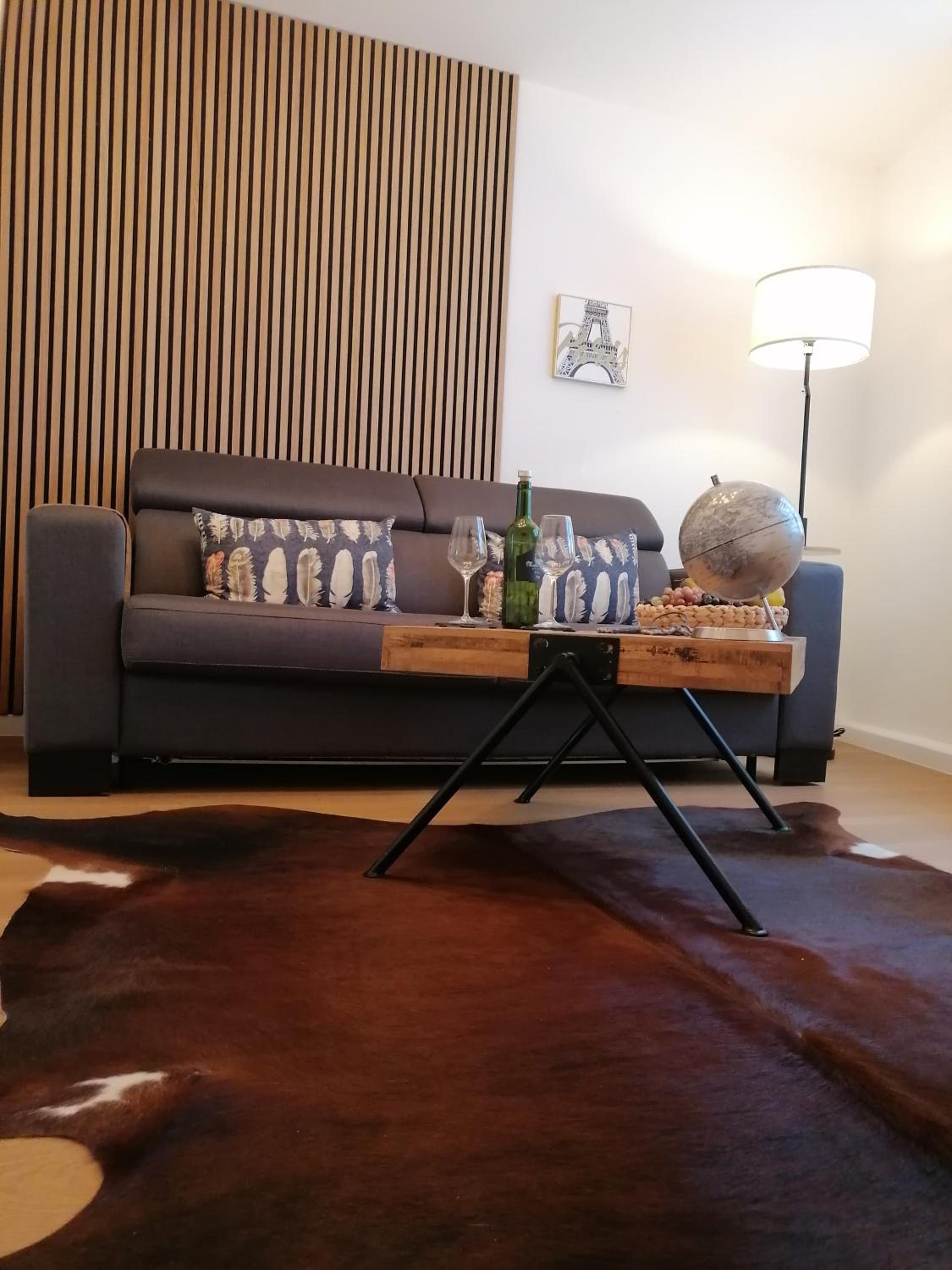 One-Bedroom Apartment photo 1