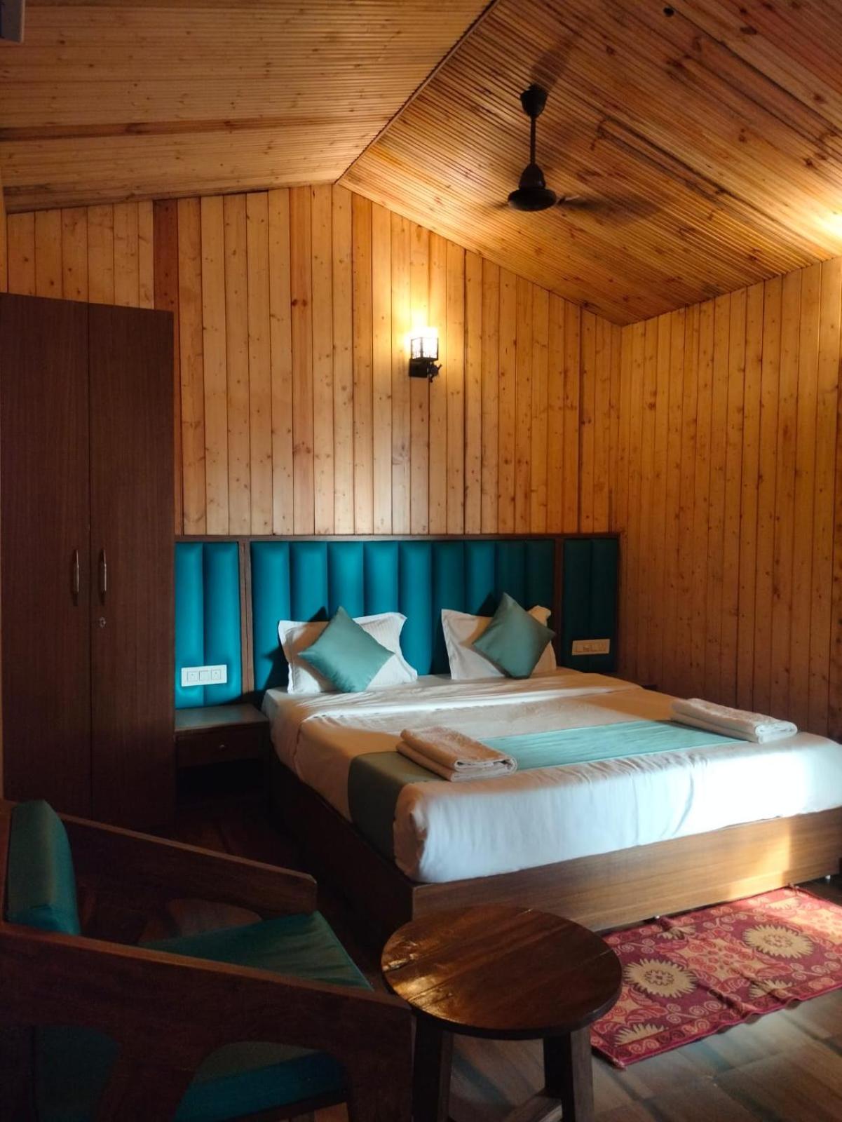Deluxe Double Room with Side Sea View - Photo 7