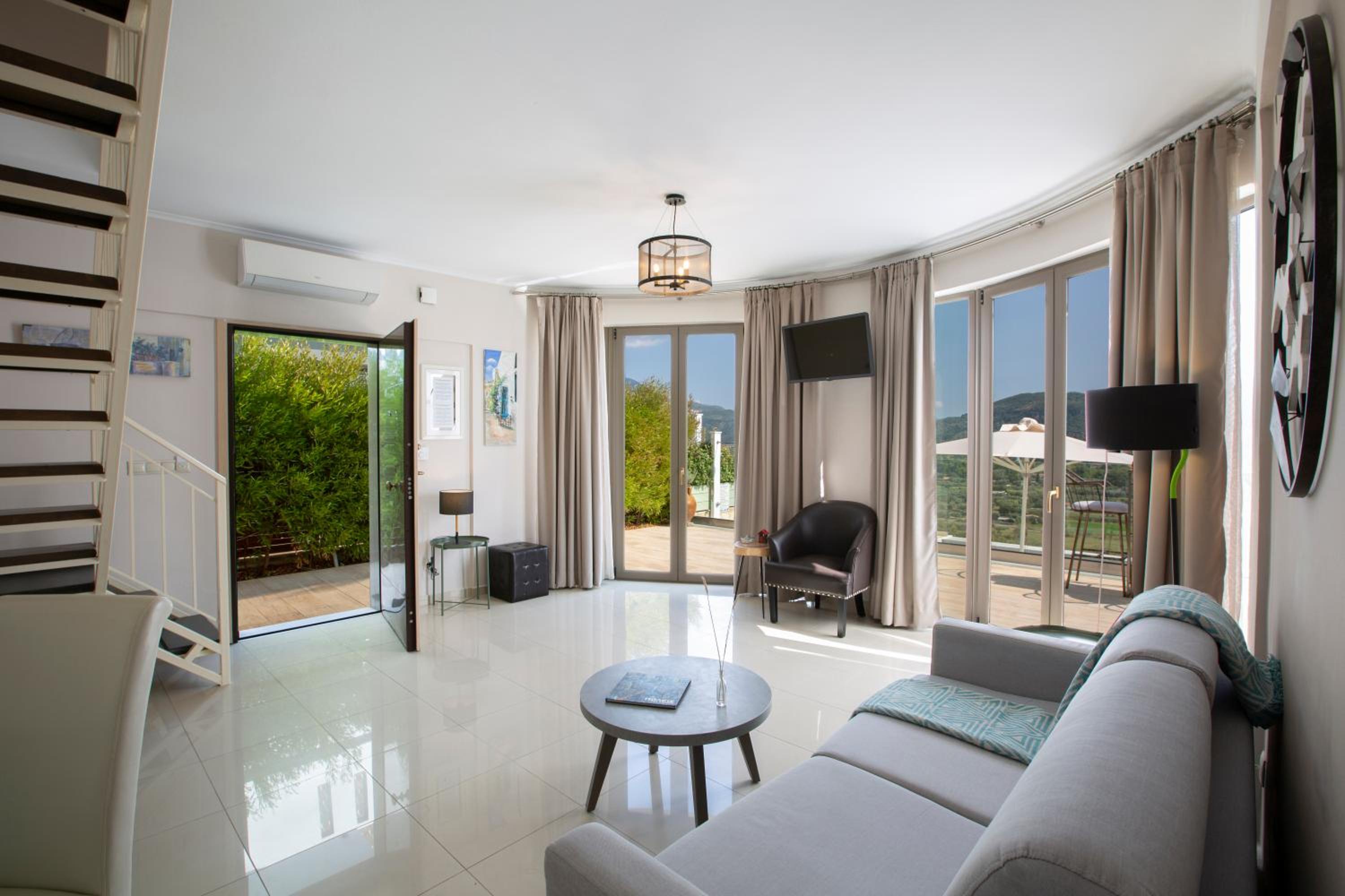 Villa photo 1