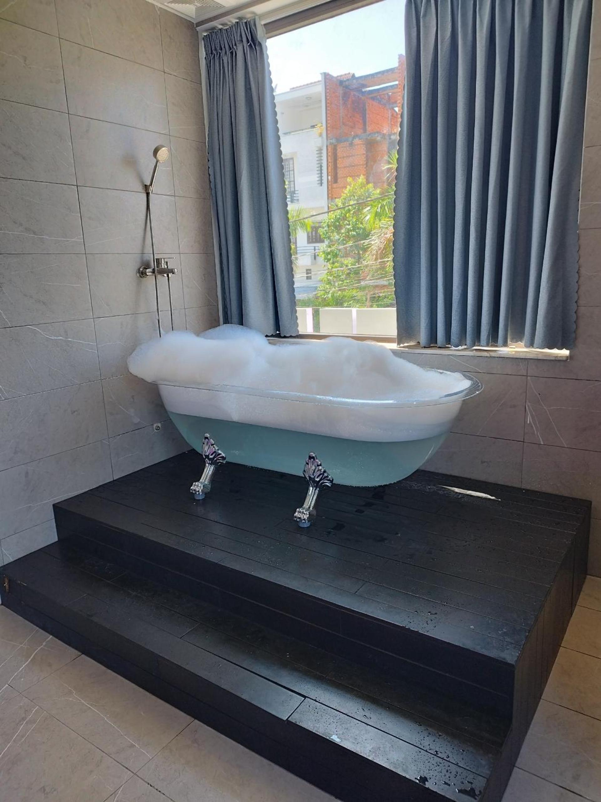 Queen Room with Spa Bath photo 2