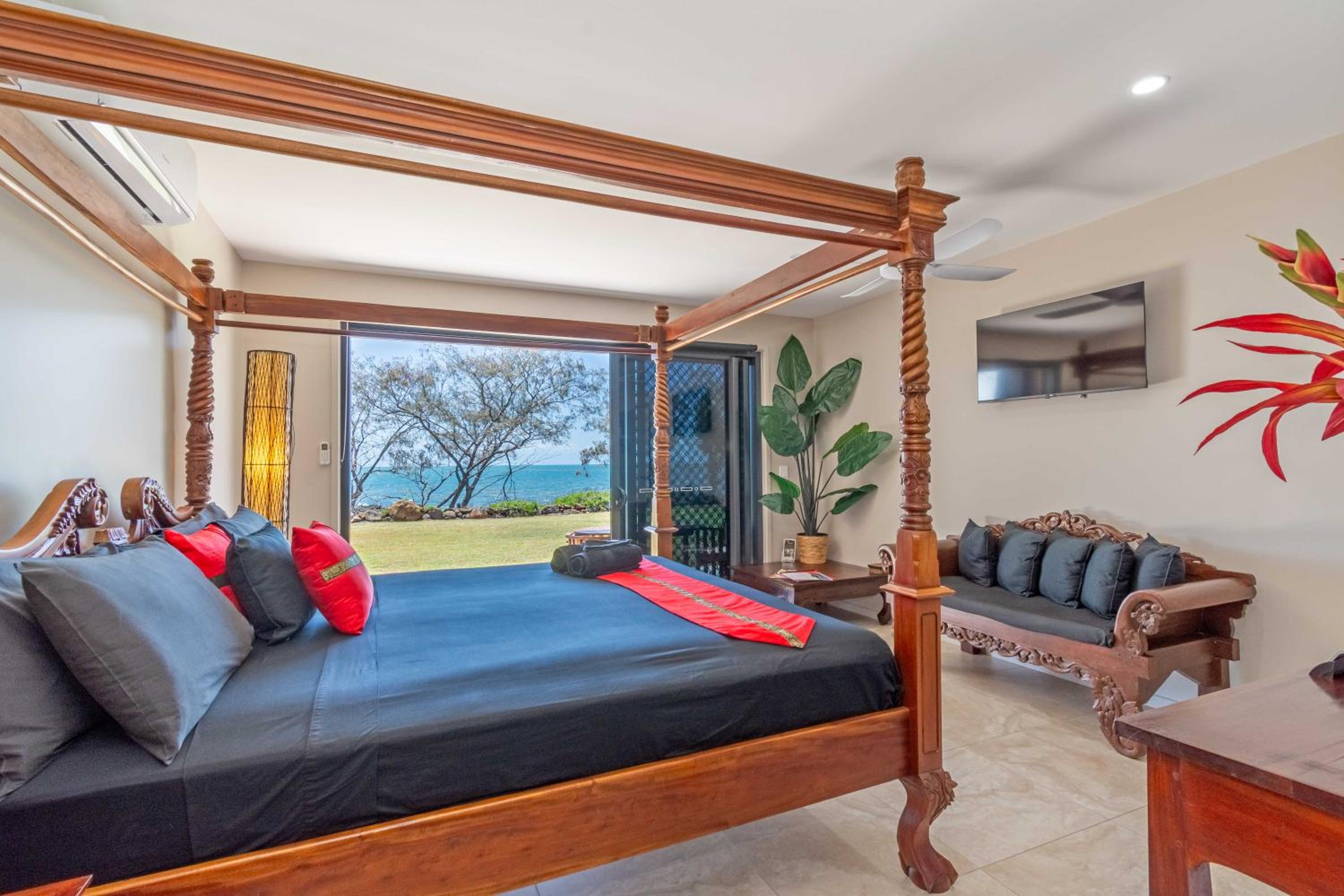 Deluxe Suite with Sea View