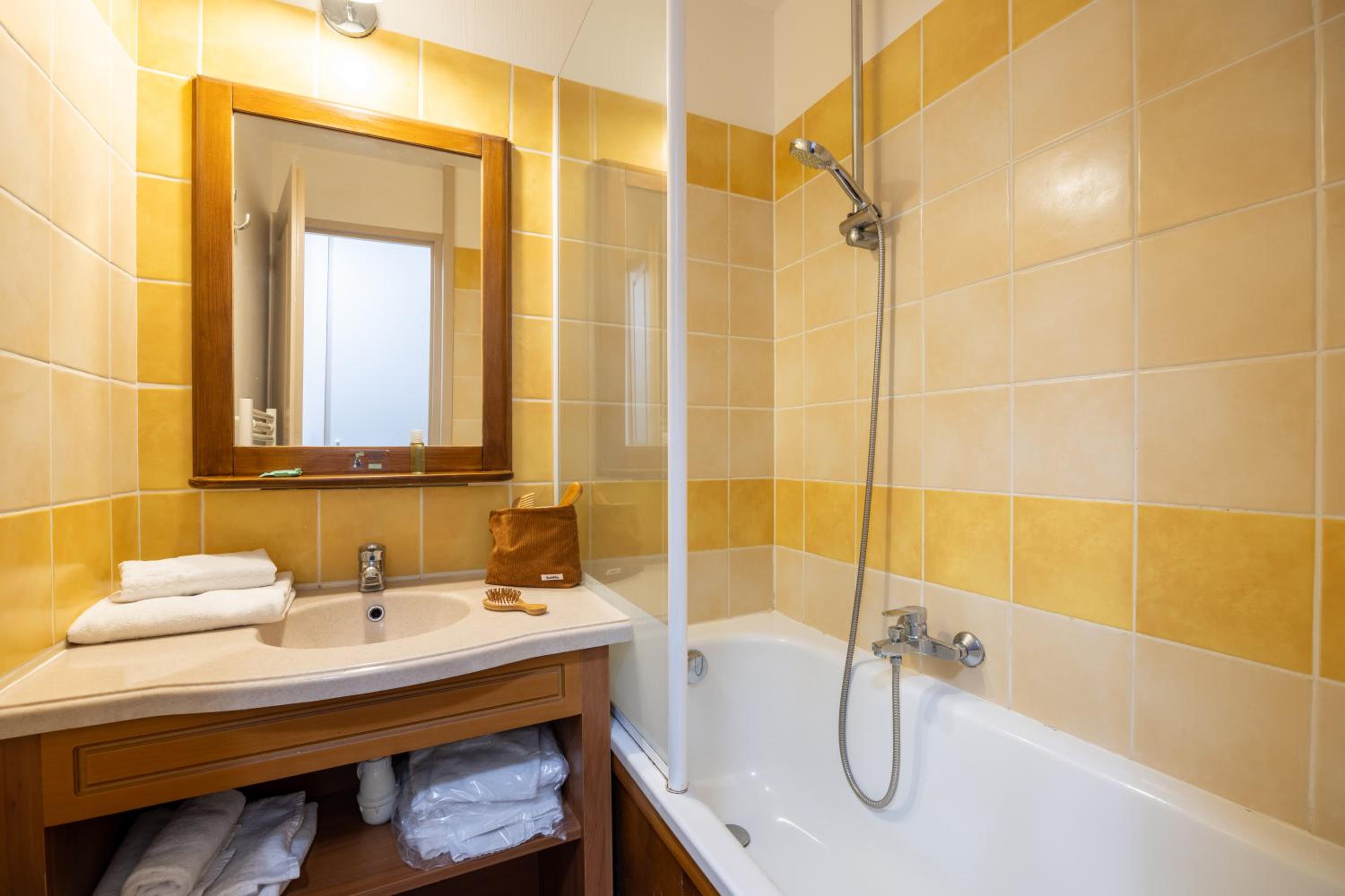 One-Bedroom Apartment (4 People) - Photo 4