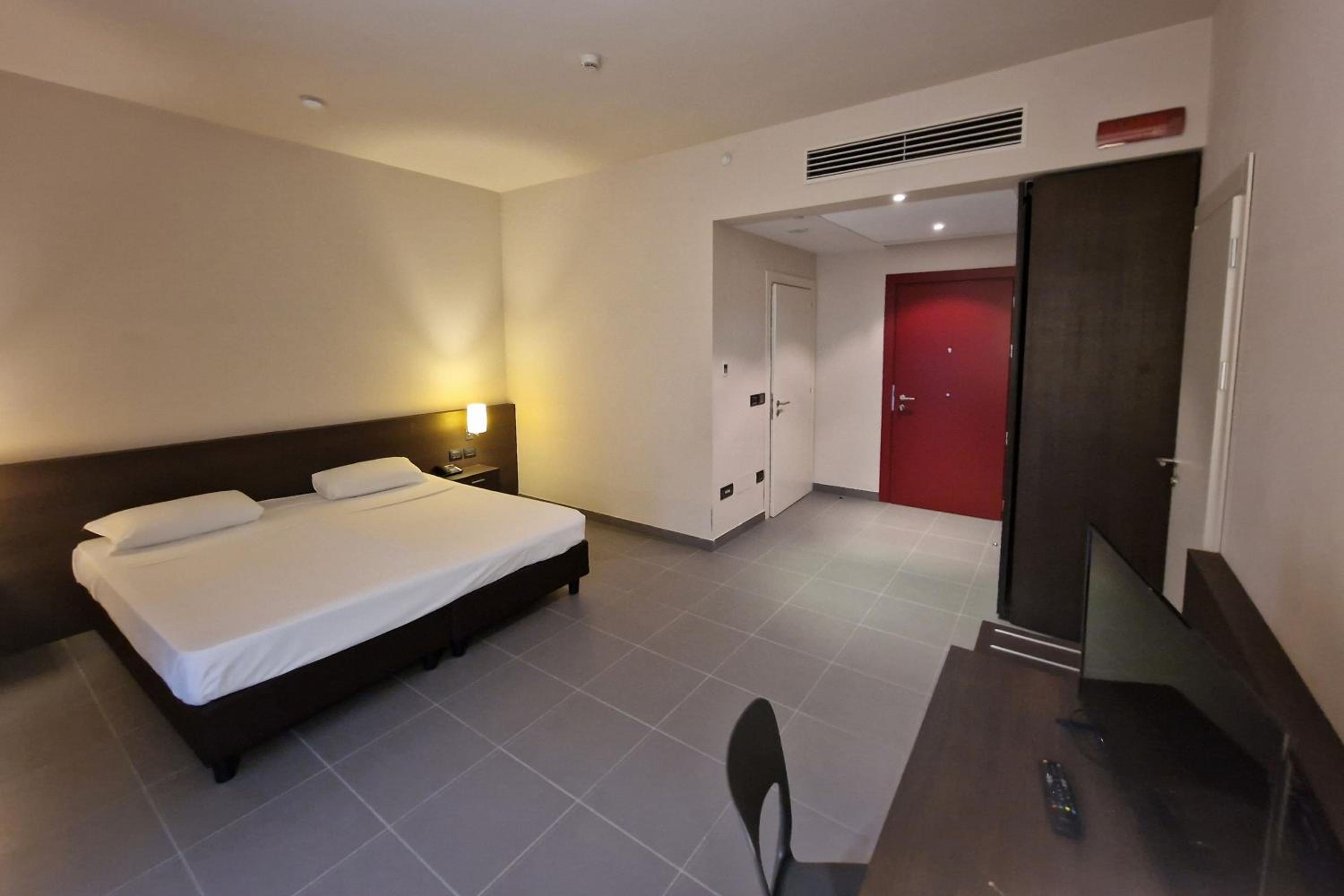 Standard King Room with Balcony photo 1