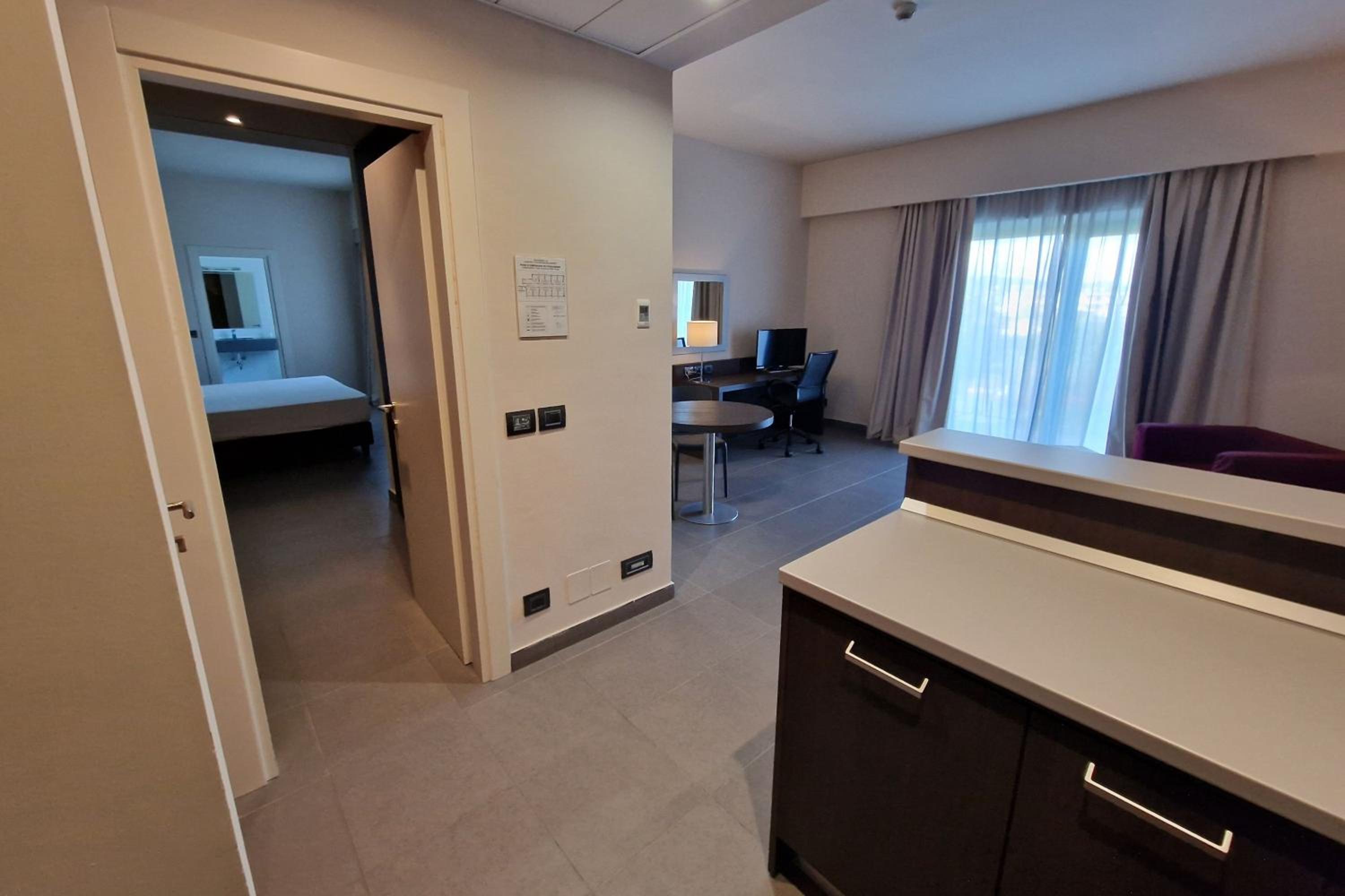 One-Bedroom King Suite with Balcony and Sofa Bed photo 2