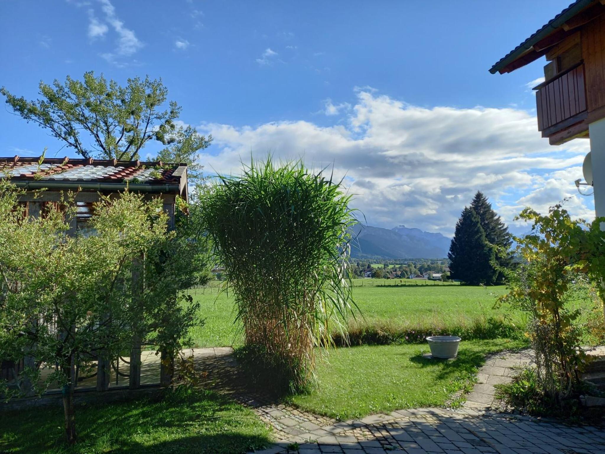 Two-Bedroom Deluxe Apartment with Garden View photo 2