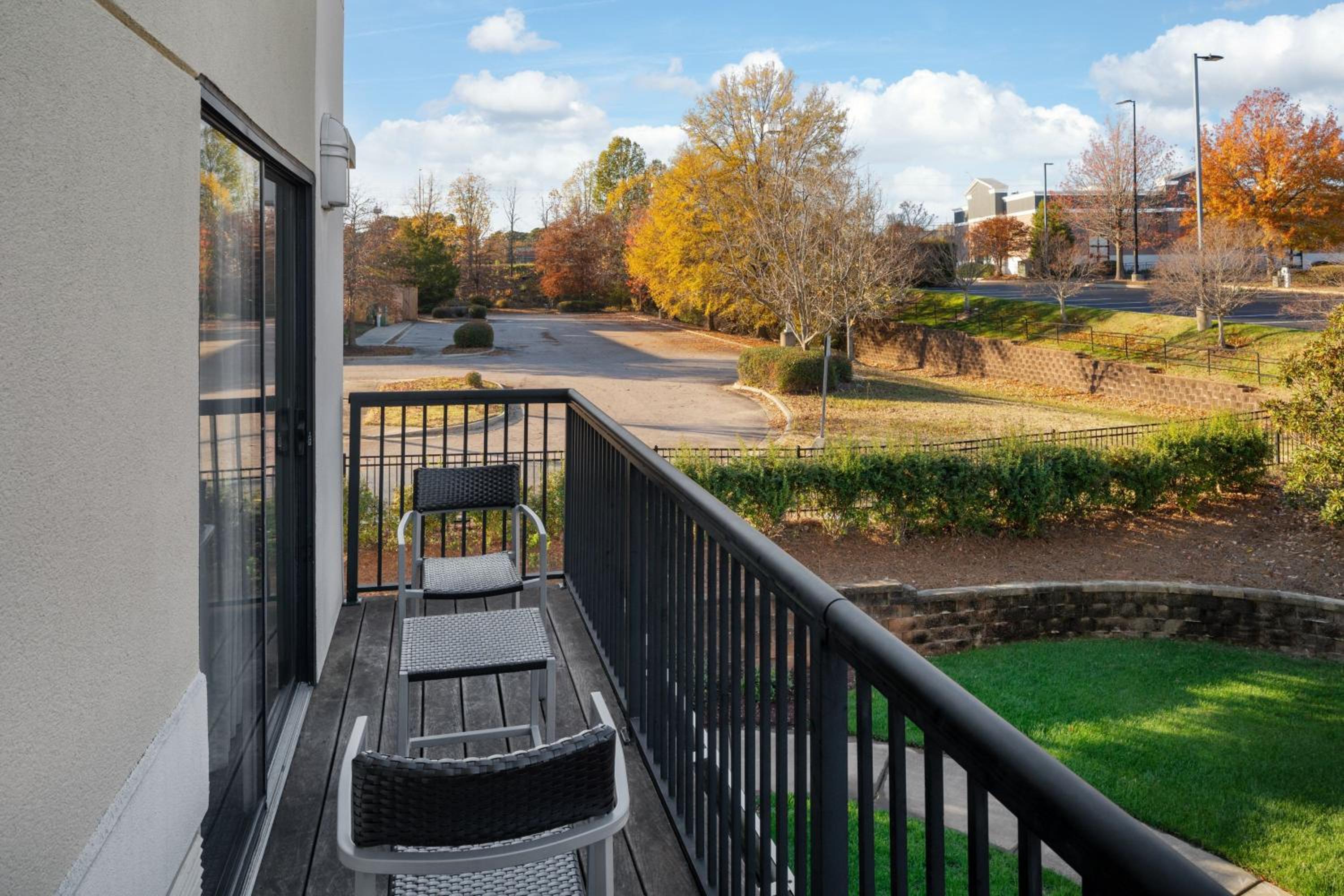 Guest room, 1 King, Balcony - Photo 4