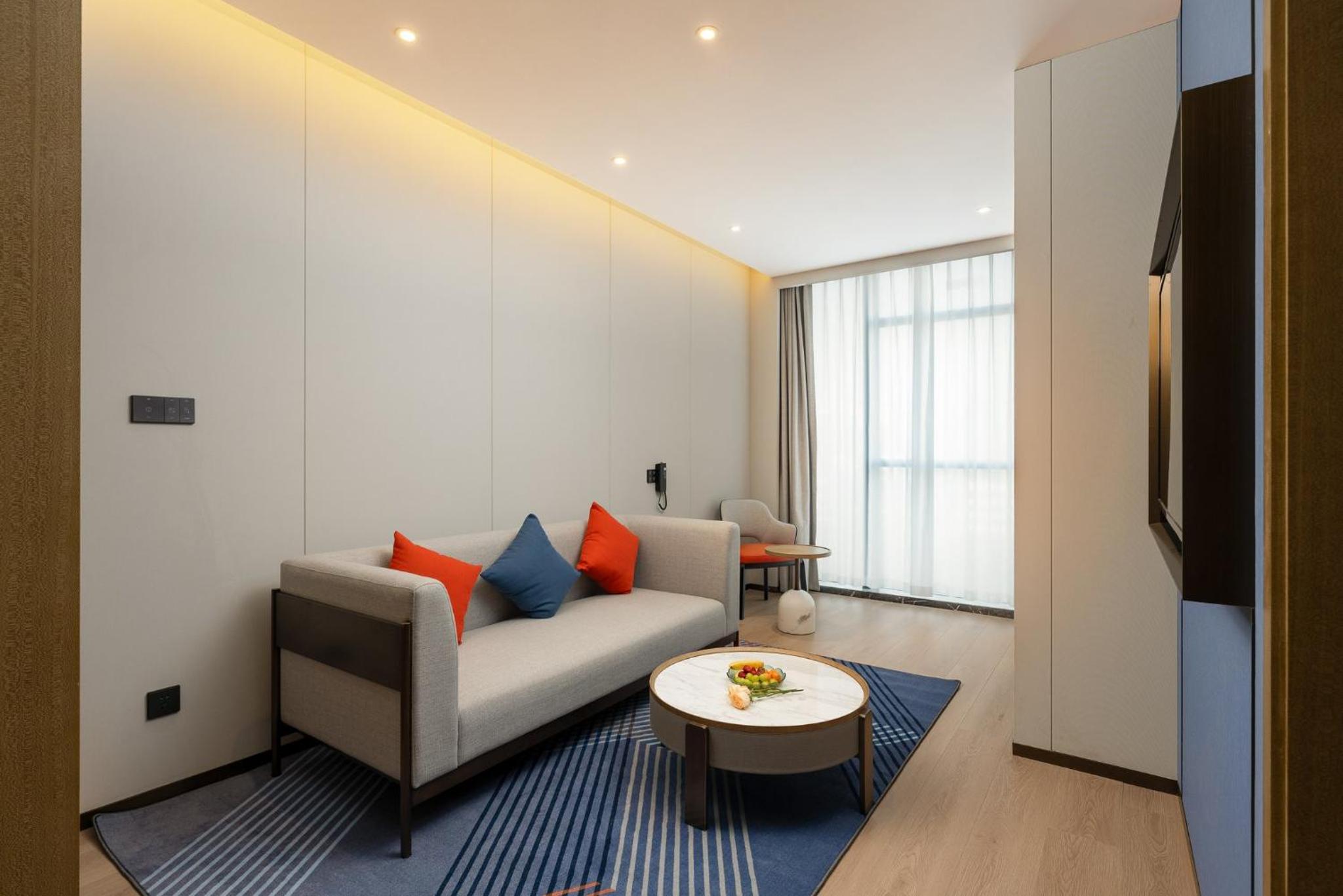 One-Bedroom King Suite with Kid Bed - Kids Theme thumbnail 5