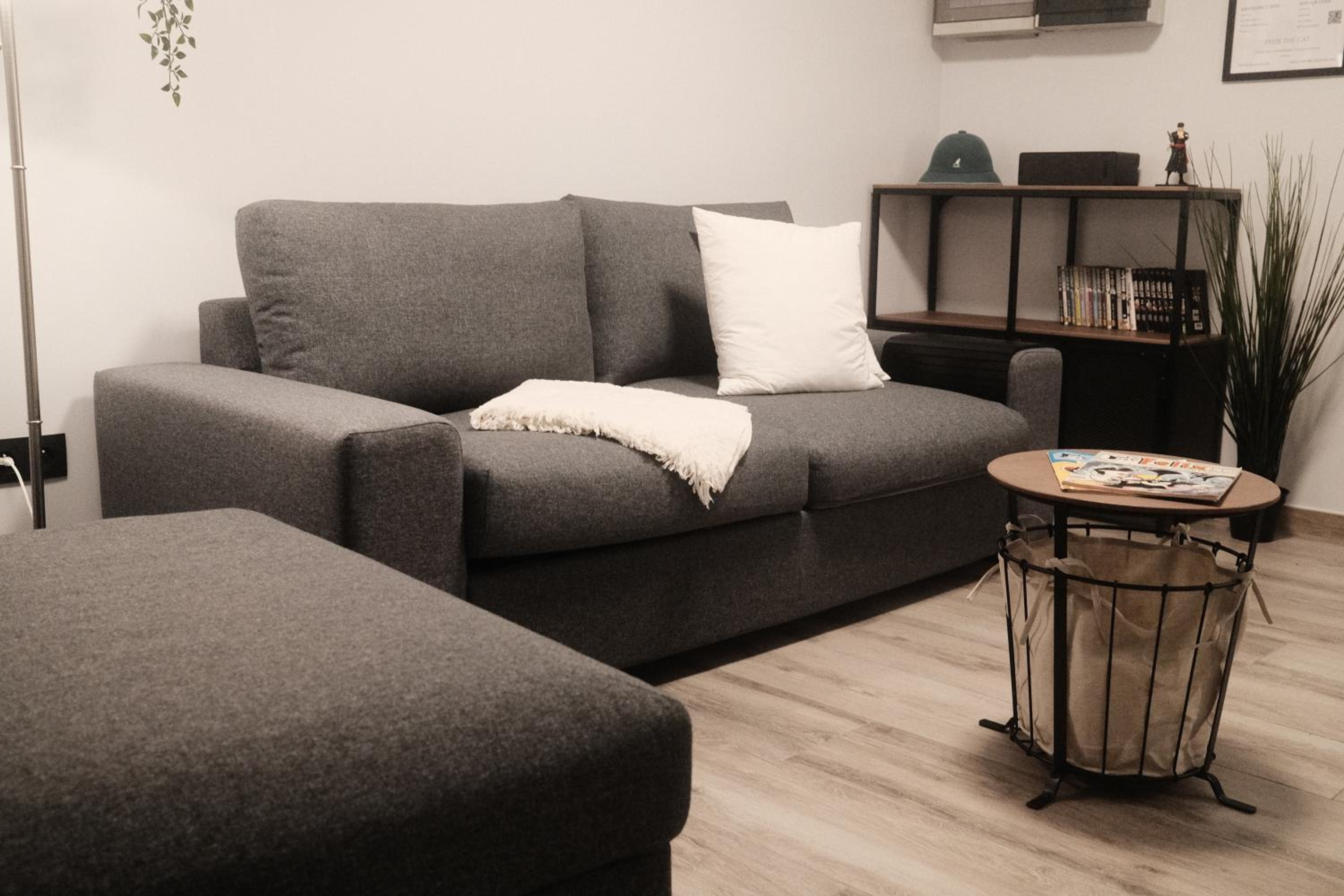 One-Bedroom Apartment photo 1