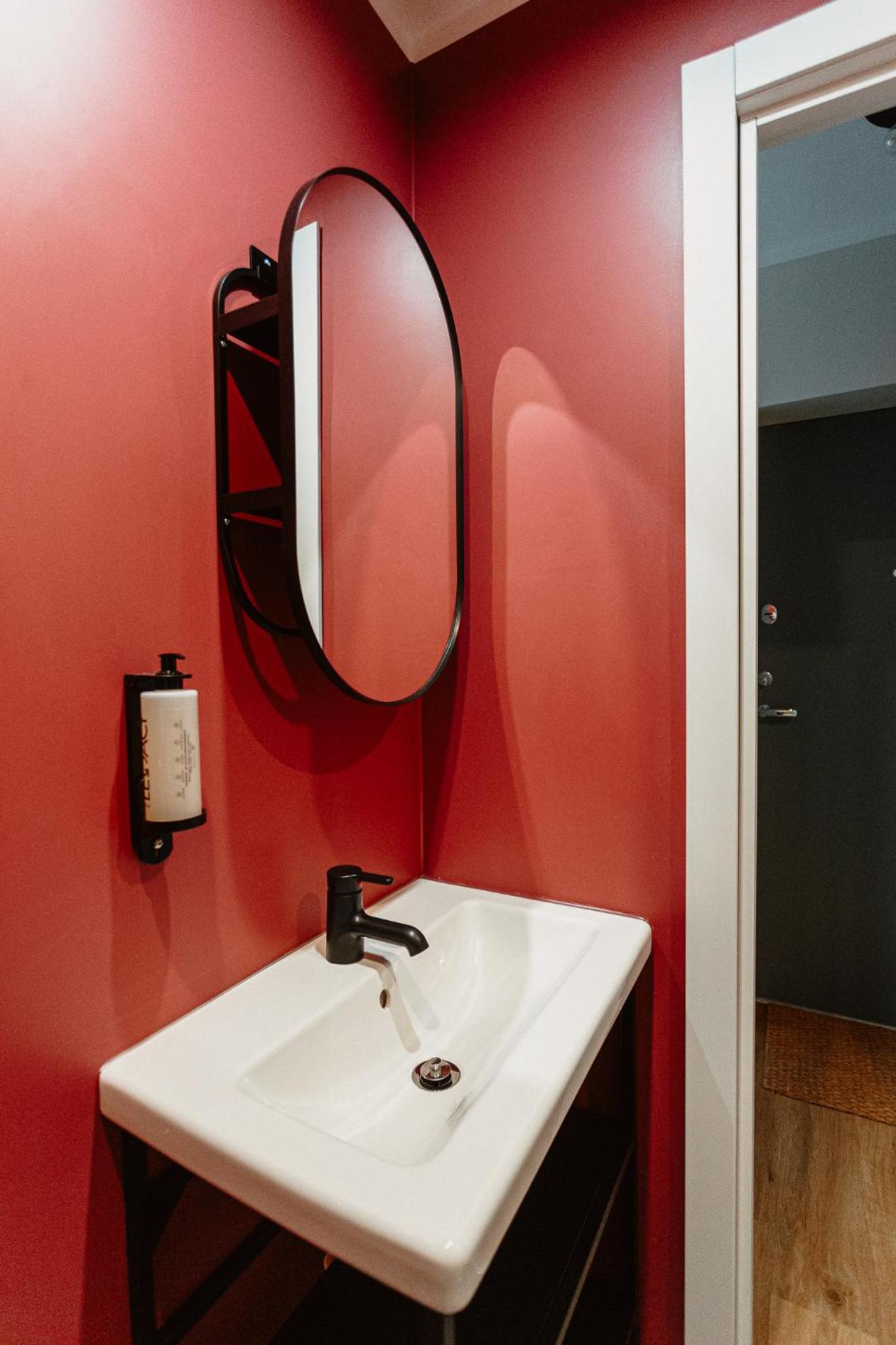 One-Bedroom Apartment - Photo 4