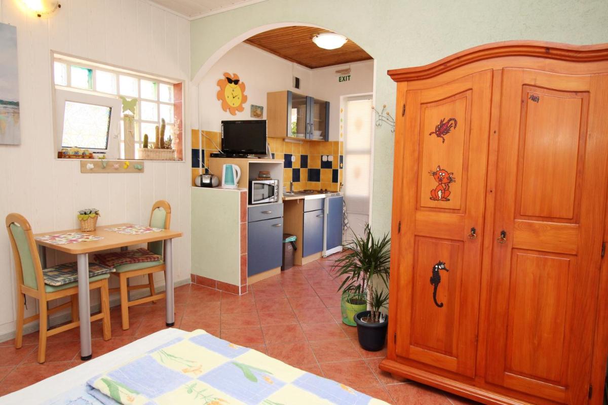 Studio Apartment photo 3