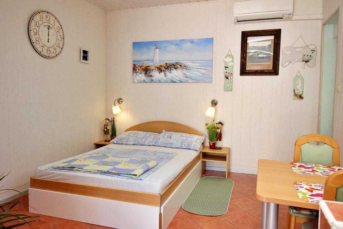 Studio Apartment photo 2