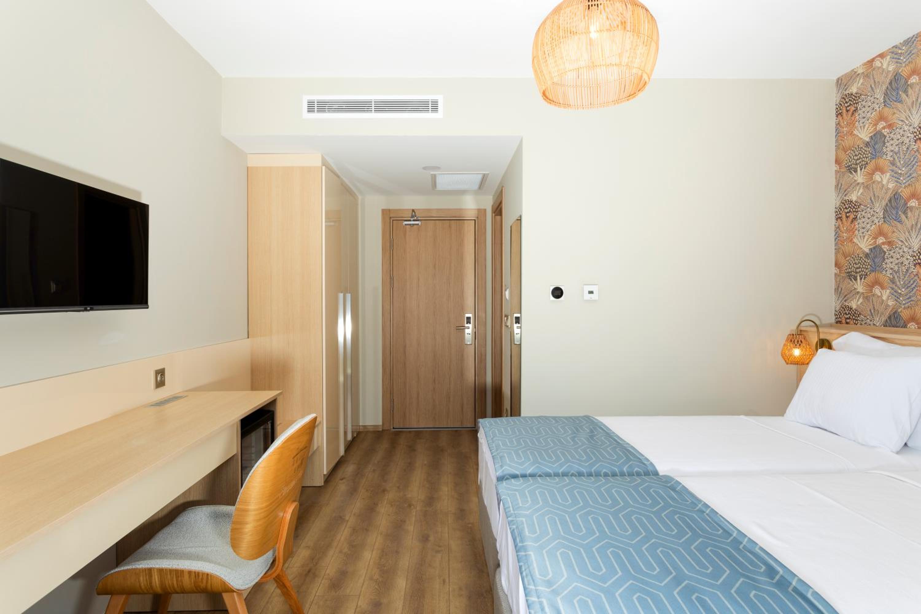 Economy Twin Room photo 1