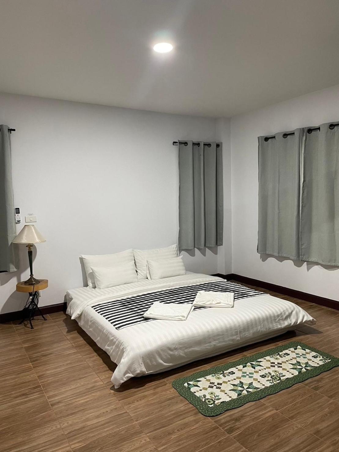 Quadruple Room with Bathroom - Photo 1