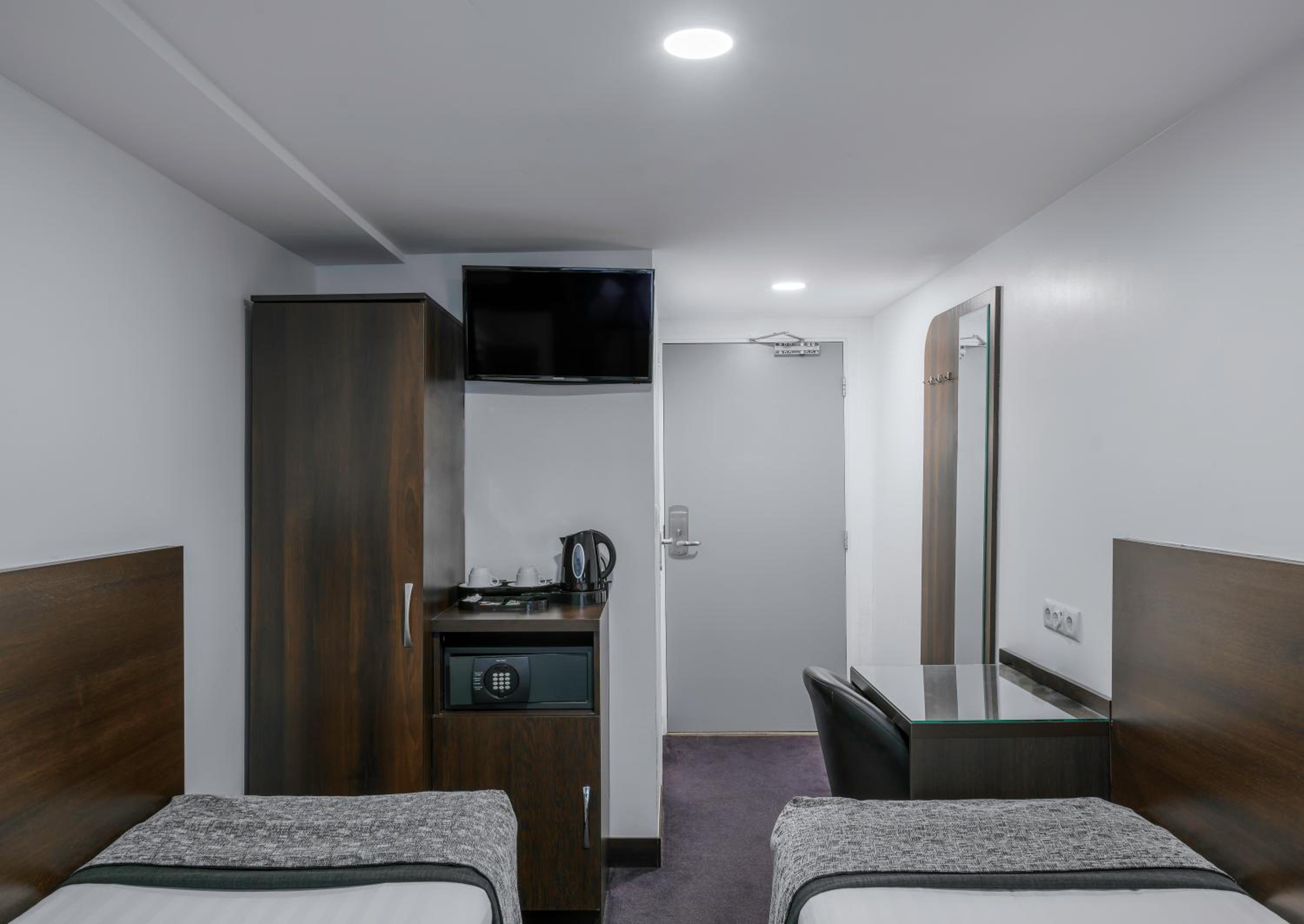Basement Twin Room  photo 2