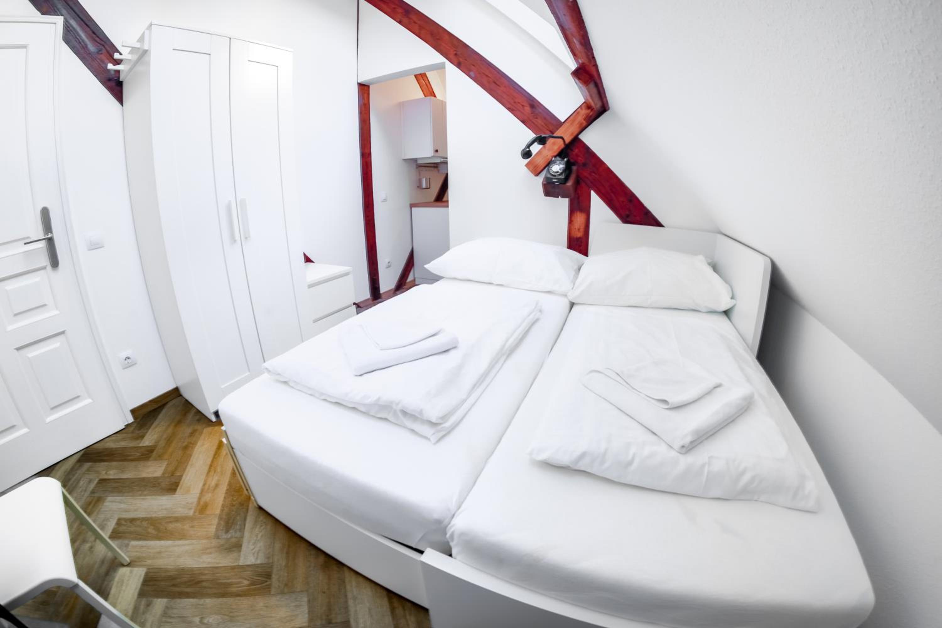 Standard Queen Room