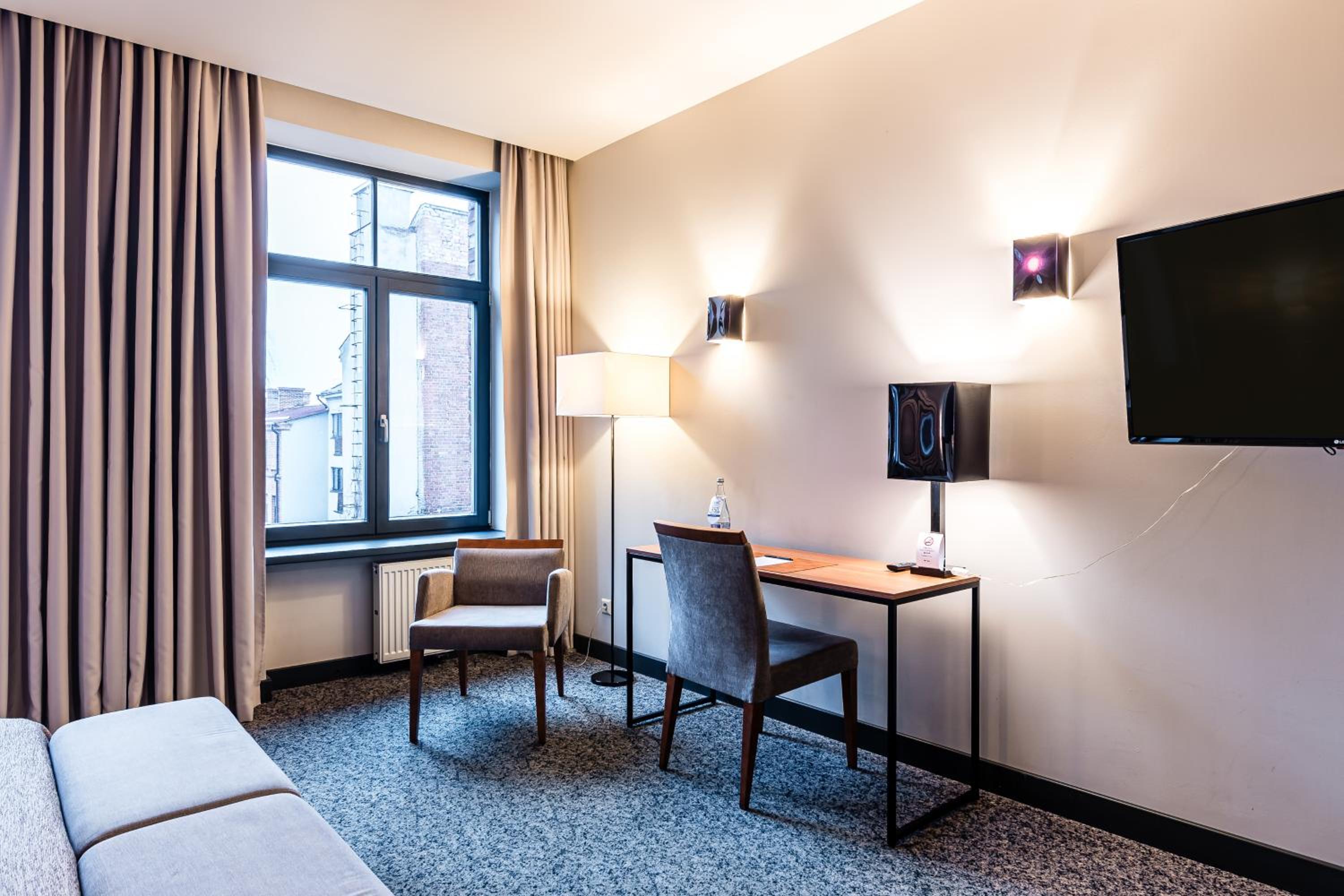Standard Double Room - Photo 7