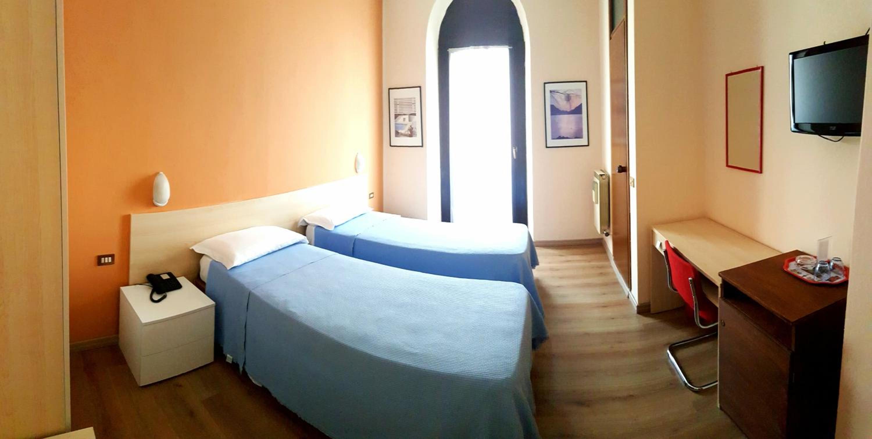 Twin Room - Photo 1