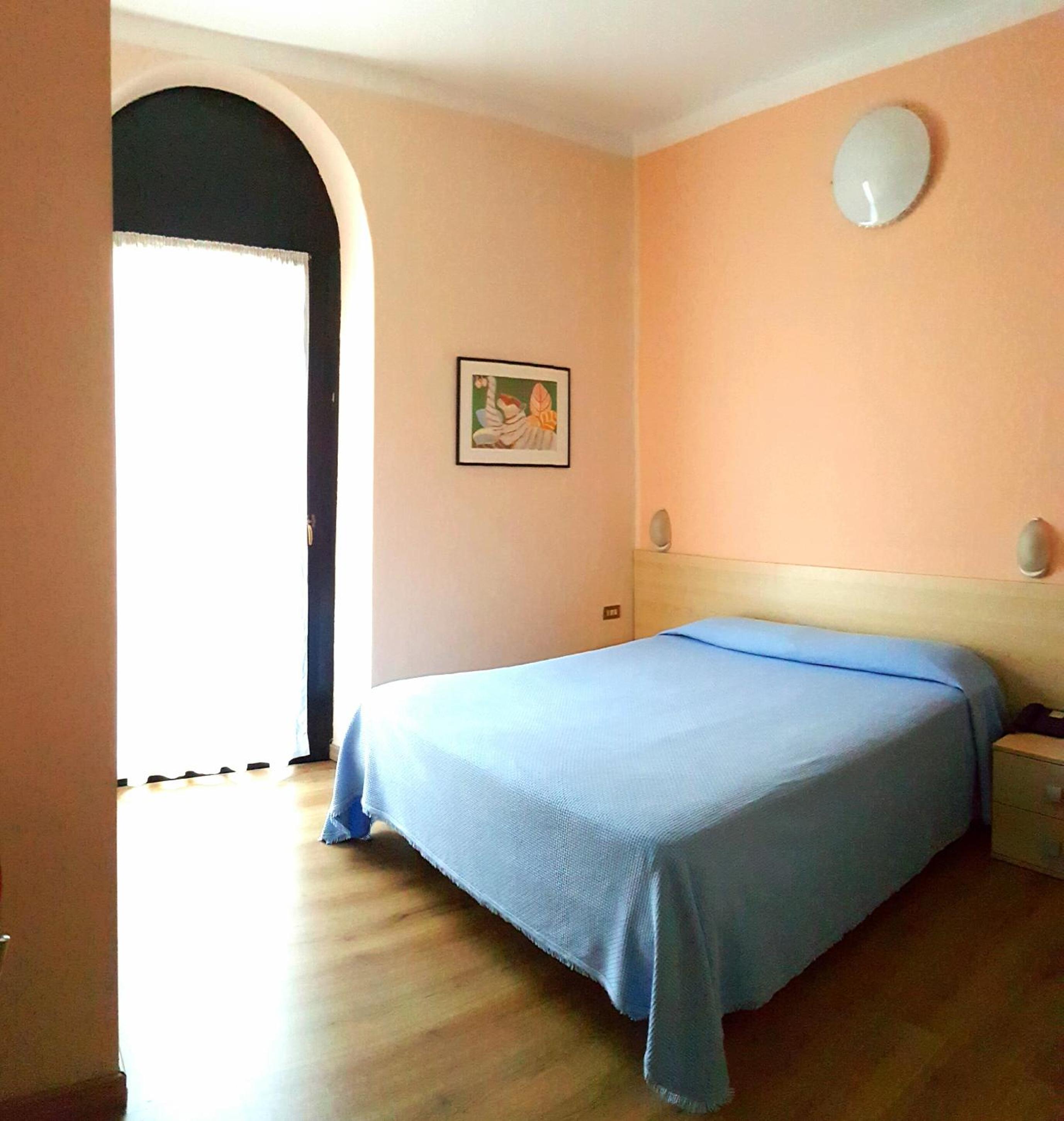 Double Room - Photo 7