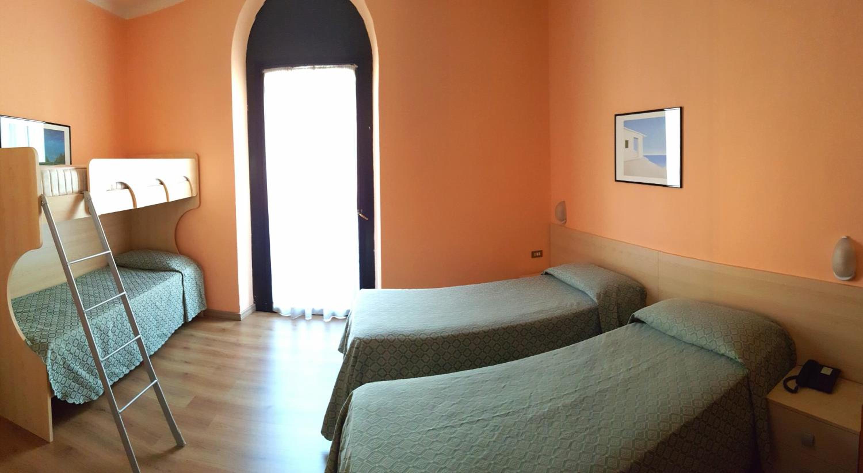 Triple Room - Photo 3