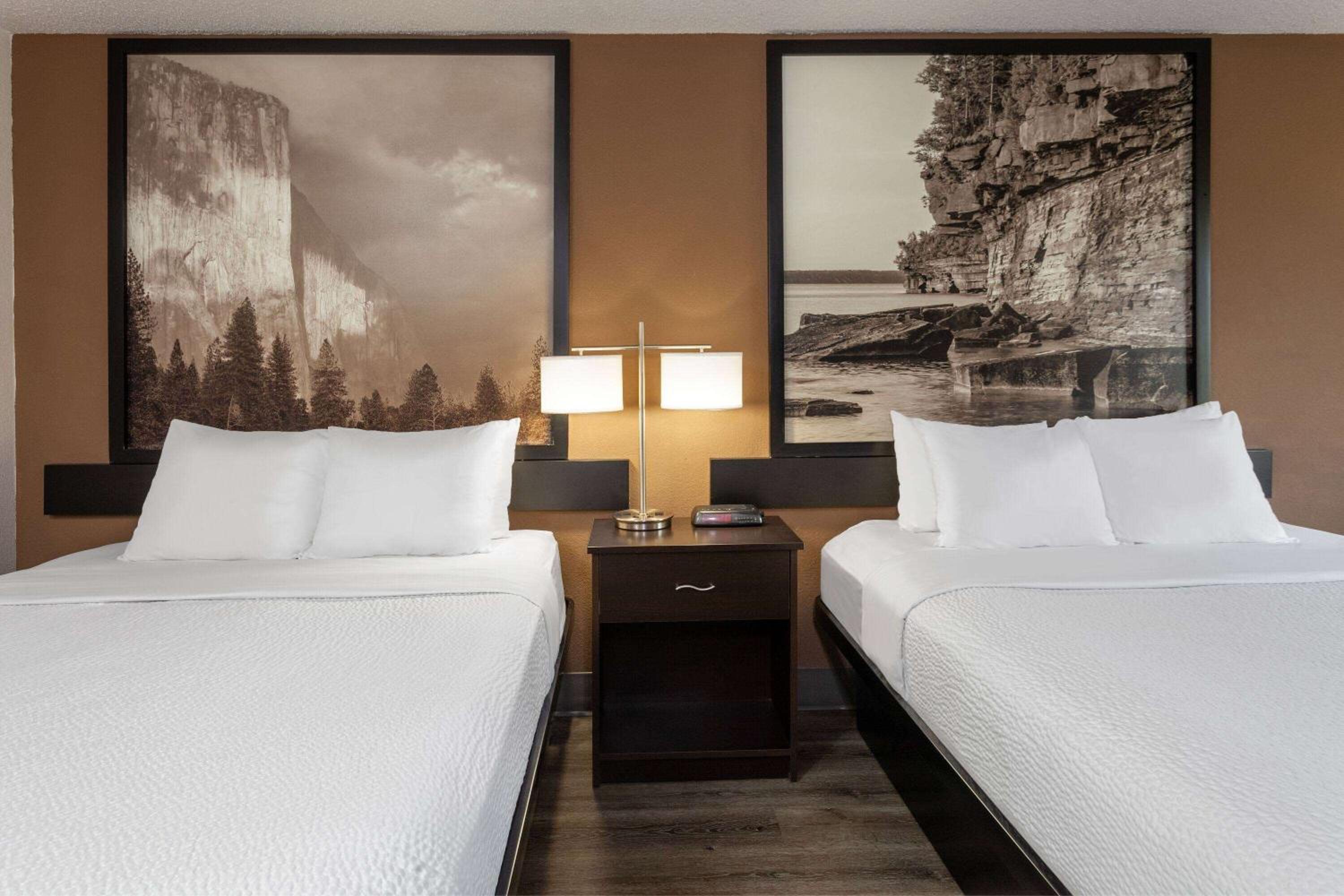 Queen Room with Two Queen Beds - Non-Smoking - Photo 1