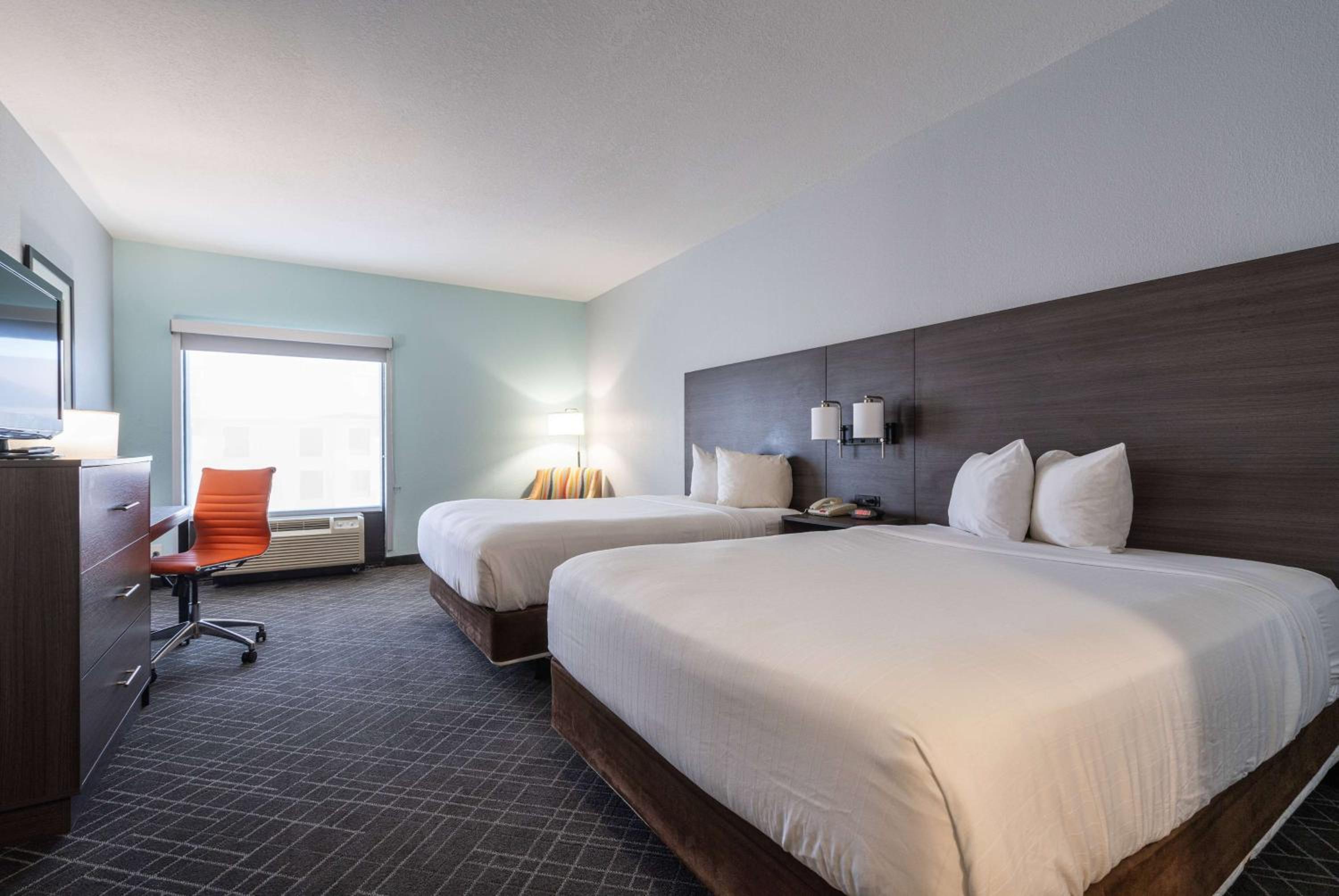Queen Room with Two Queen Beds - Non-Smoking photo 1