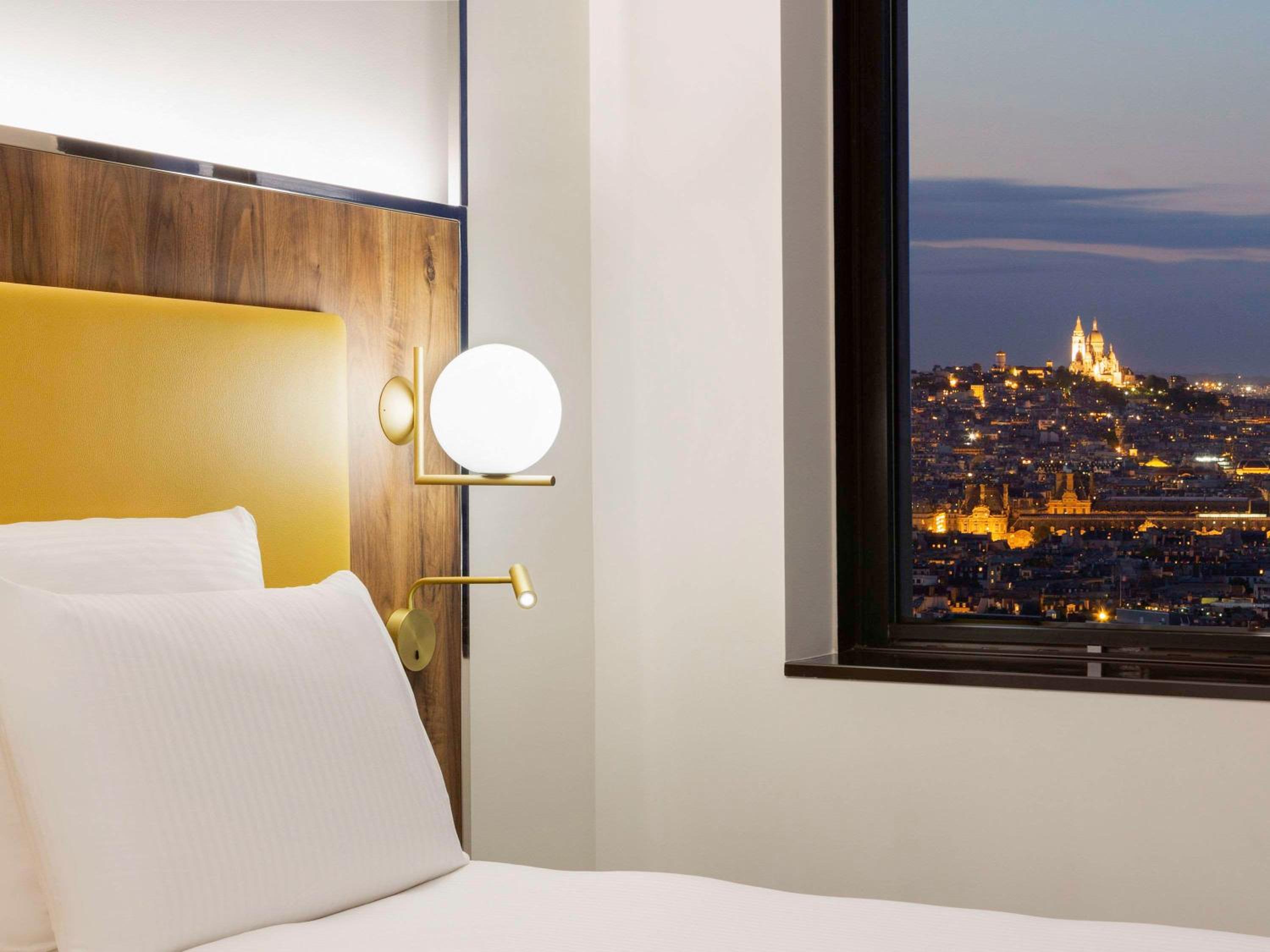 Deluxe Premium Twin Room with View on Sacré Coeur