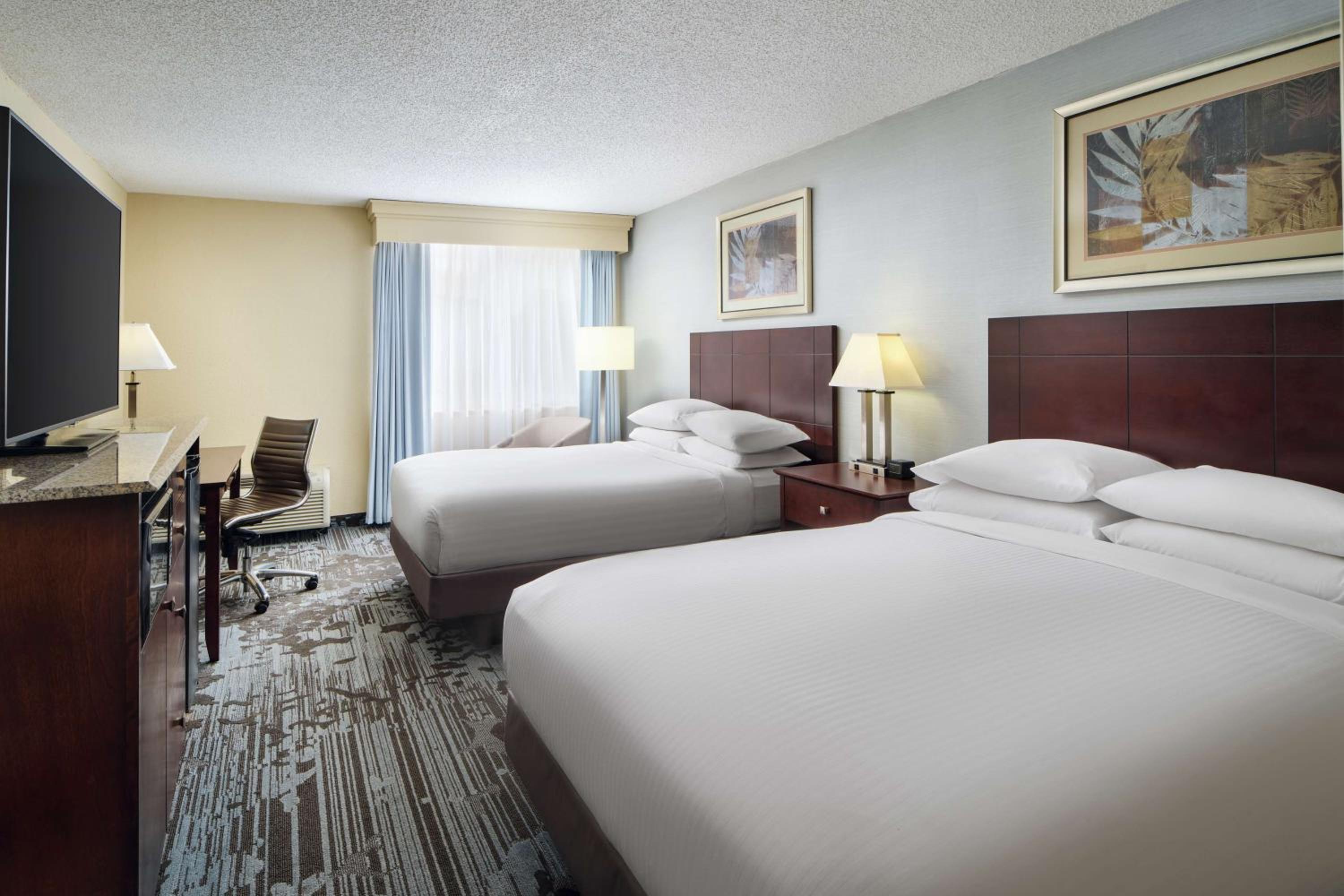Queen Room with Two Queen Beds - Non-Smoking - Photo 1