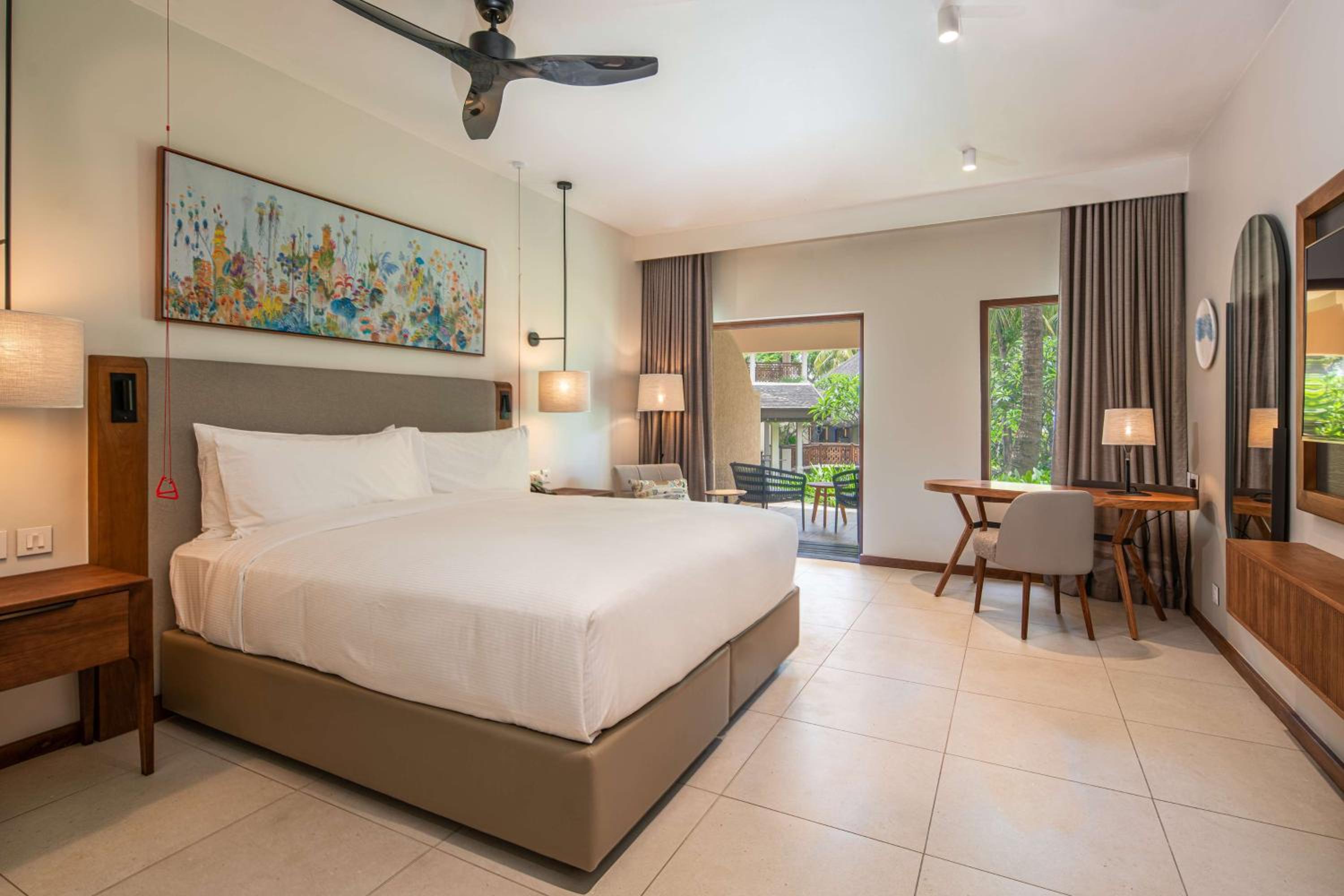 Deluxe King Room - Photo 1