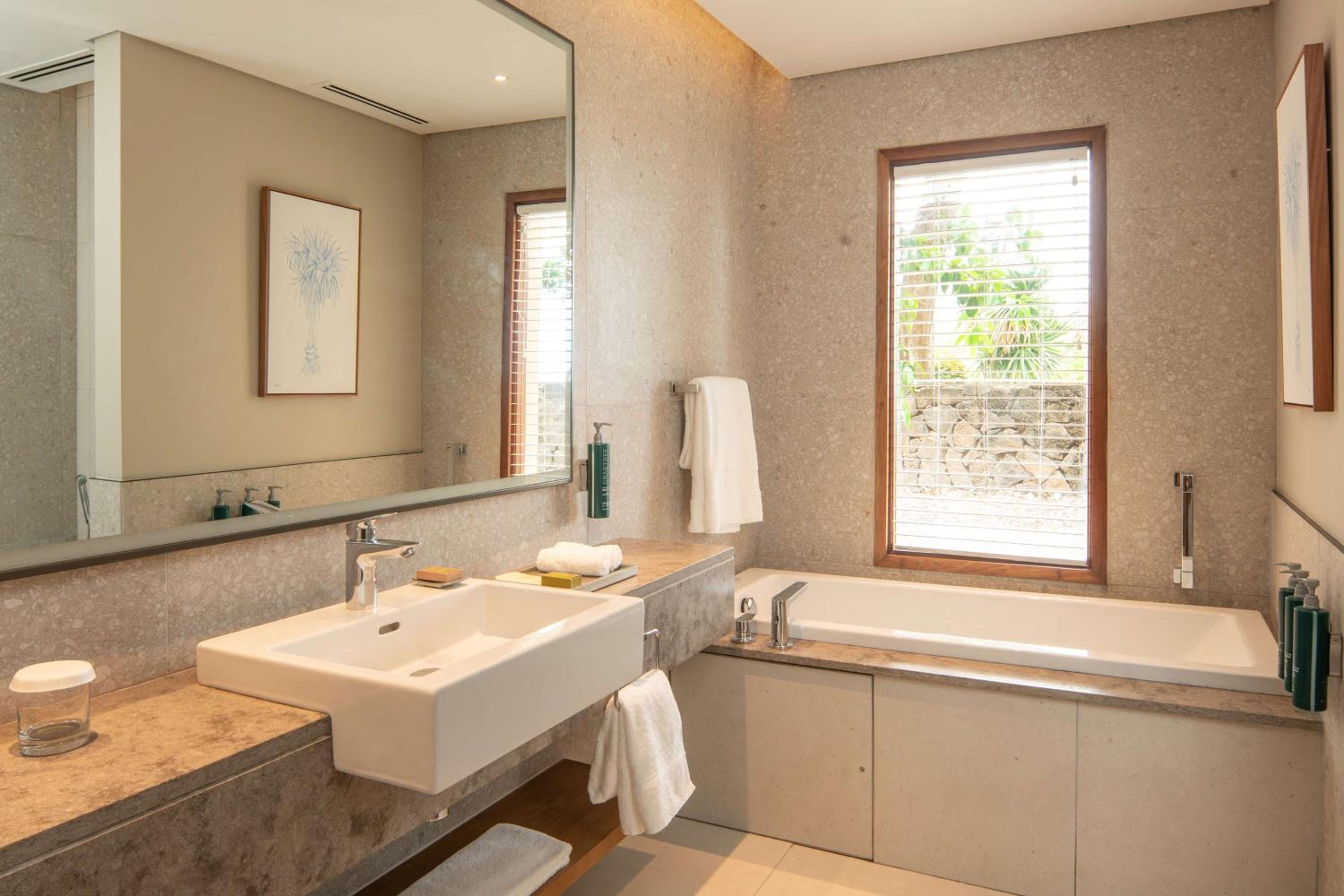 Beachfront Junior Suite - Photo 5