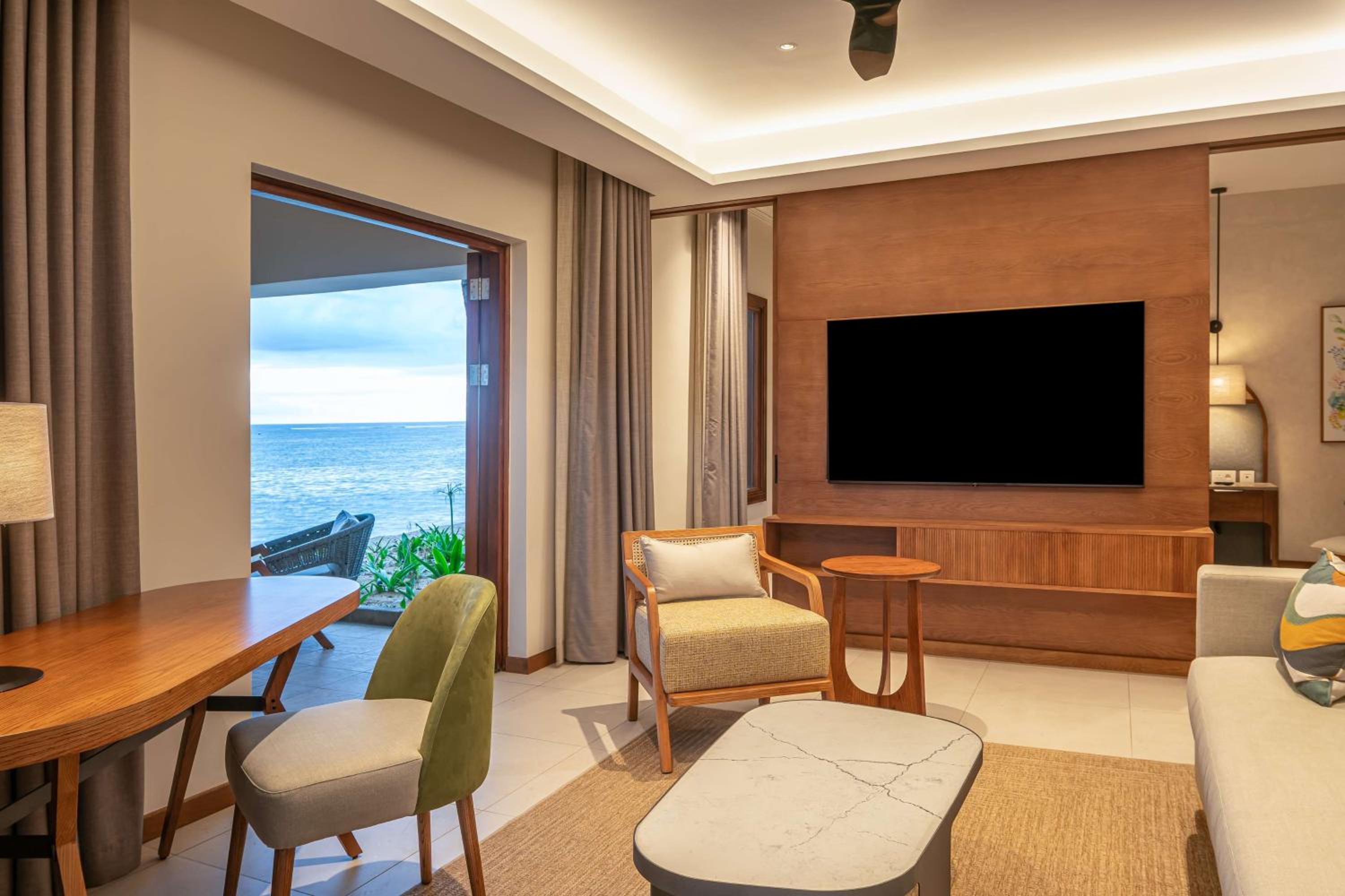 Beachfront Junior Suite - Photo 1