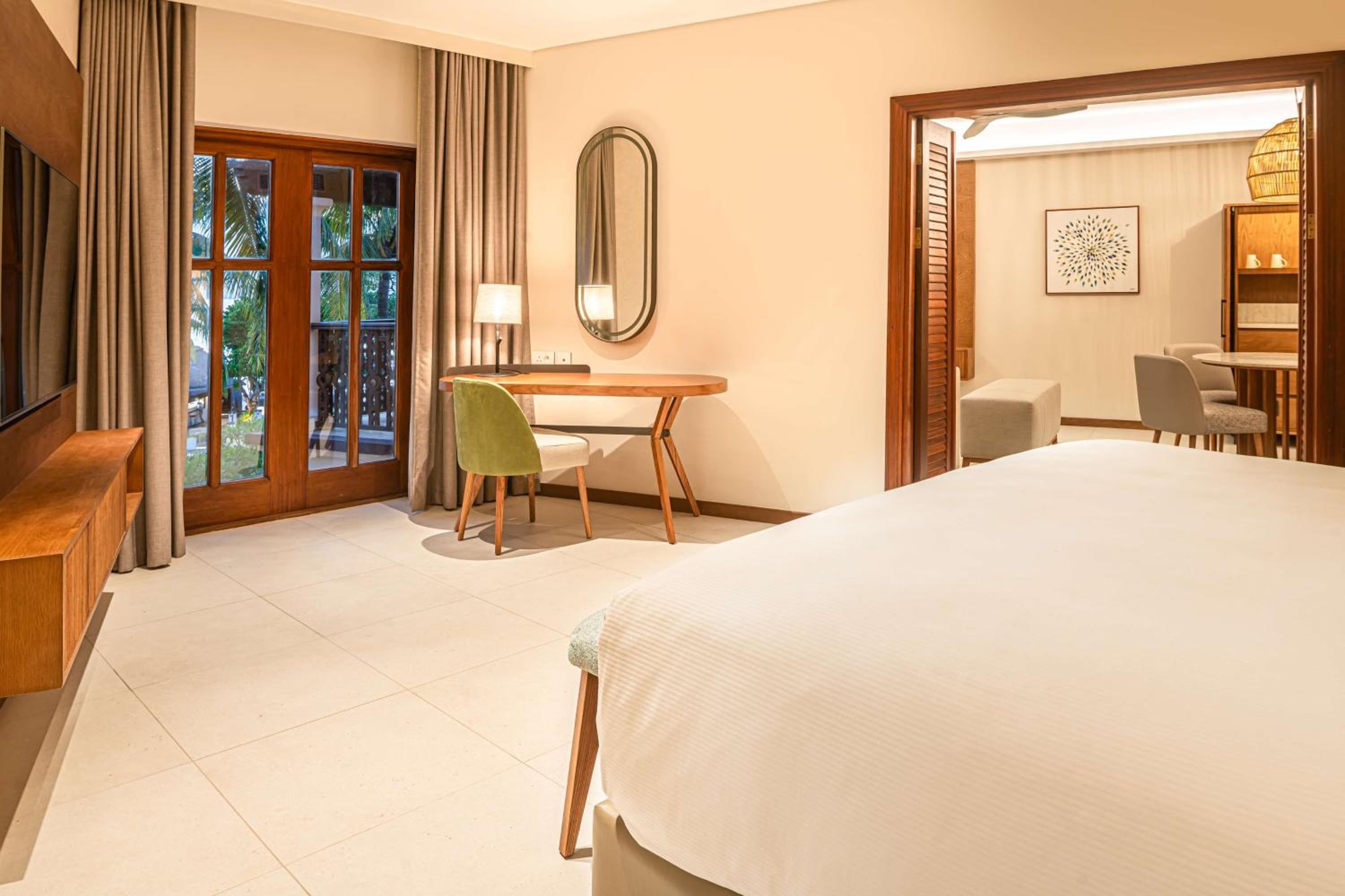 Family King Suite - Photo 2