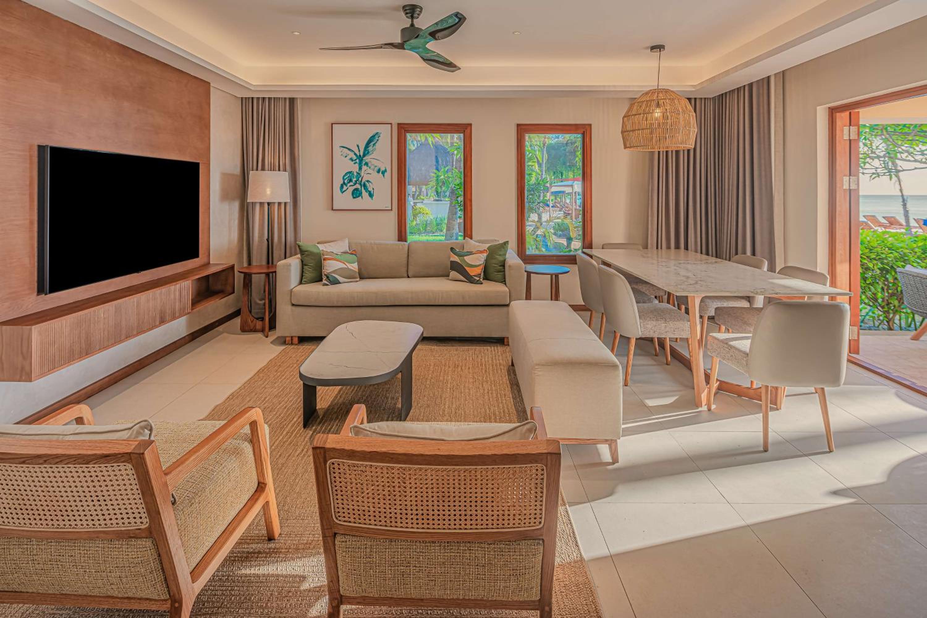 Beach Access - Beachfront Family Suite