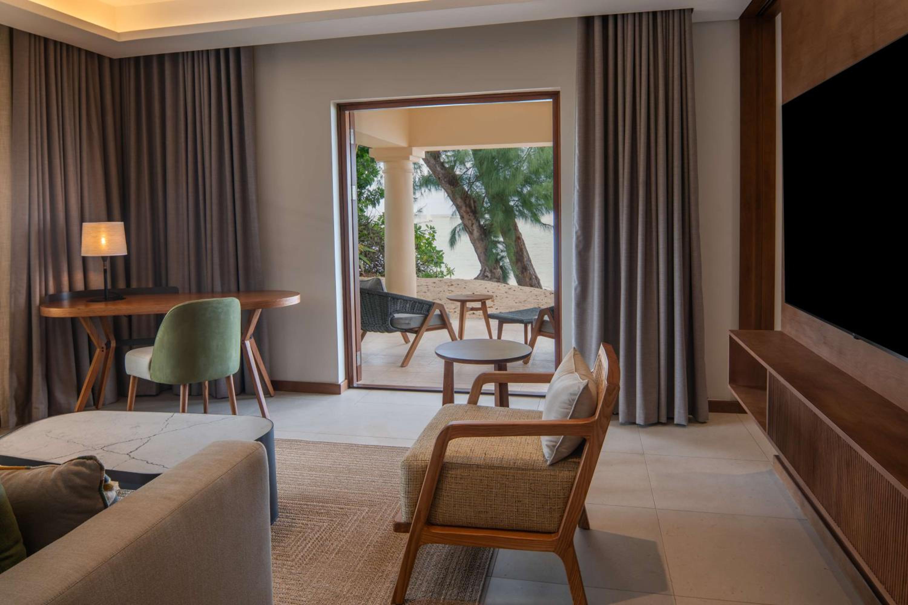 Beachfront Junior Suite - Photo 4