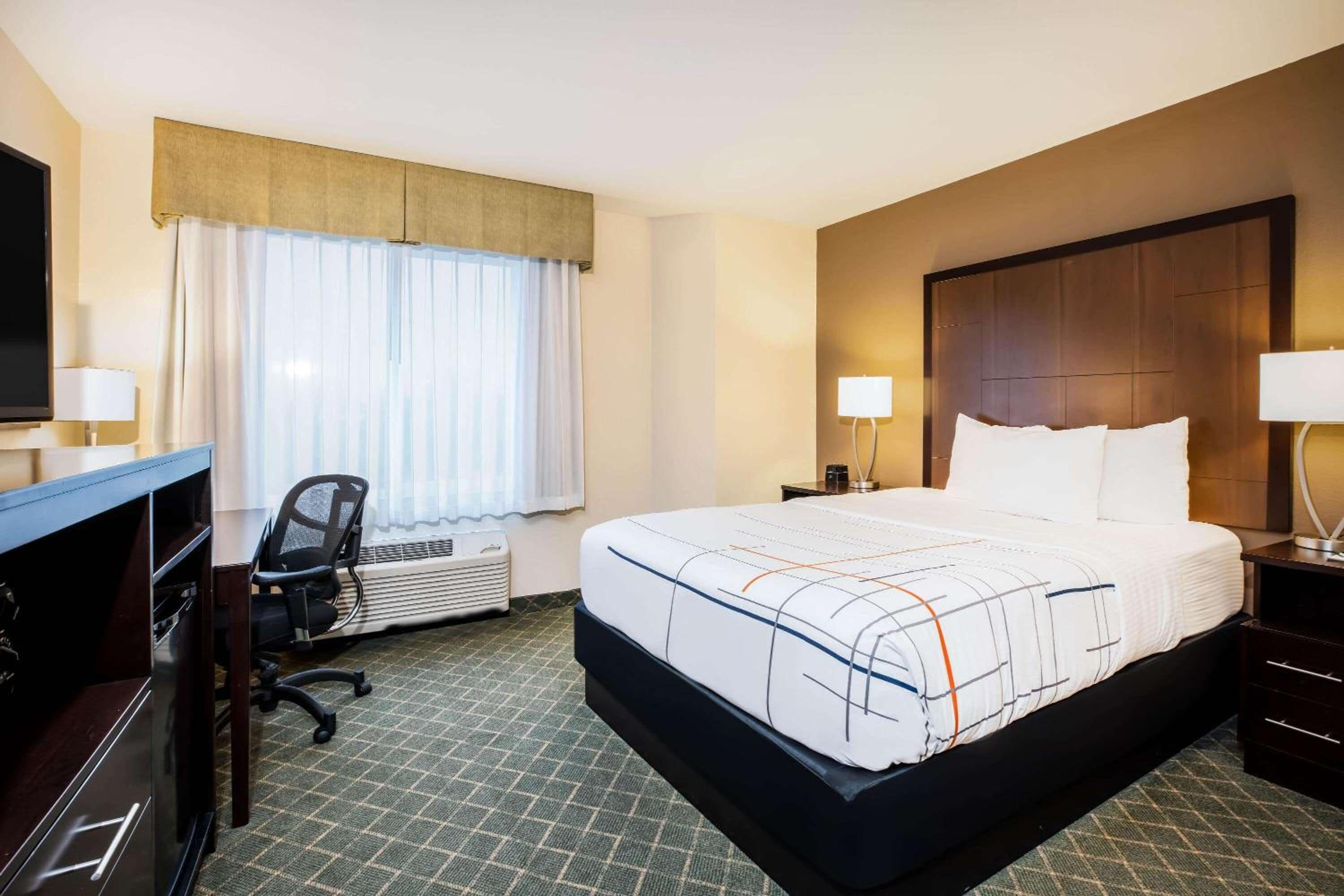 Deluxe Queen Room with Two Queen Beds