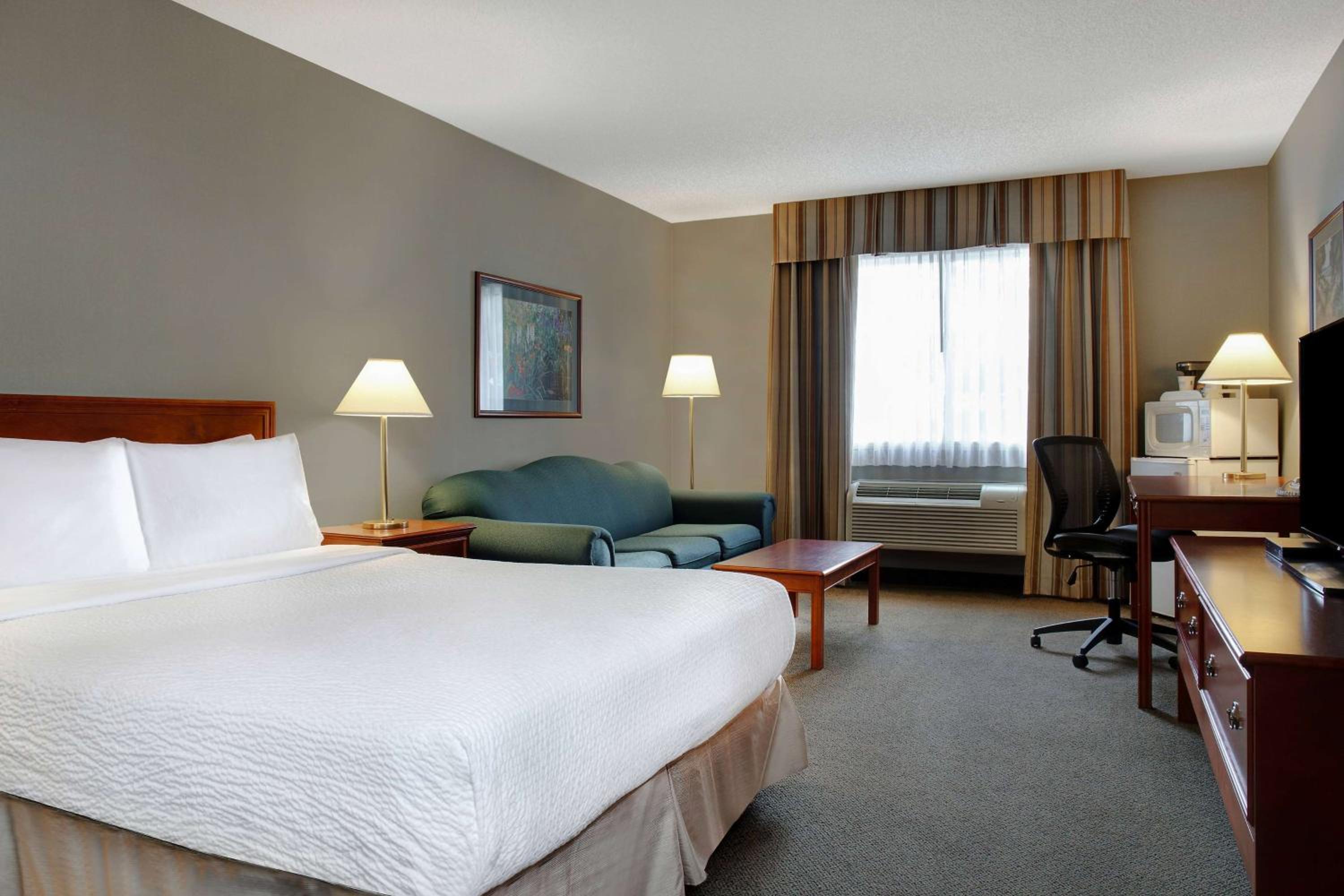 Deluxe King Room - Non-Smoking photo 1