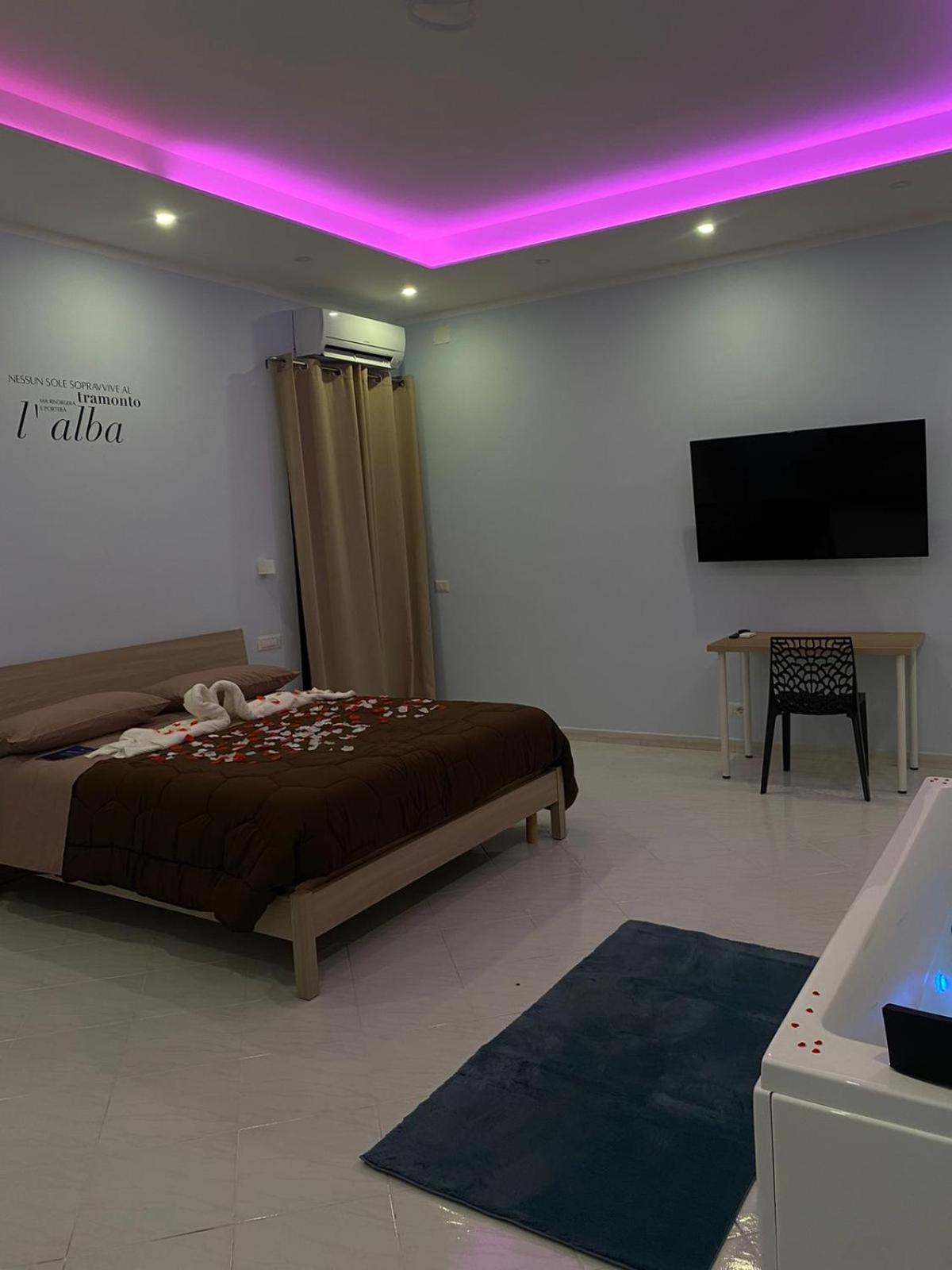 Suite with Hot Tub