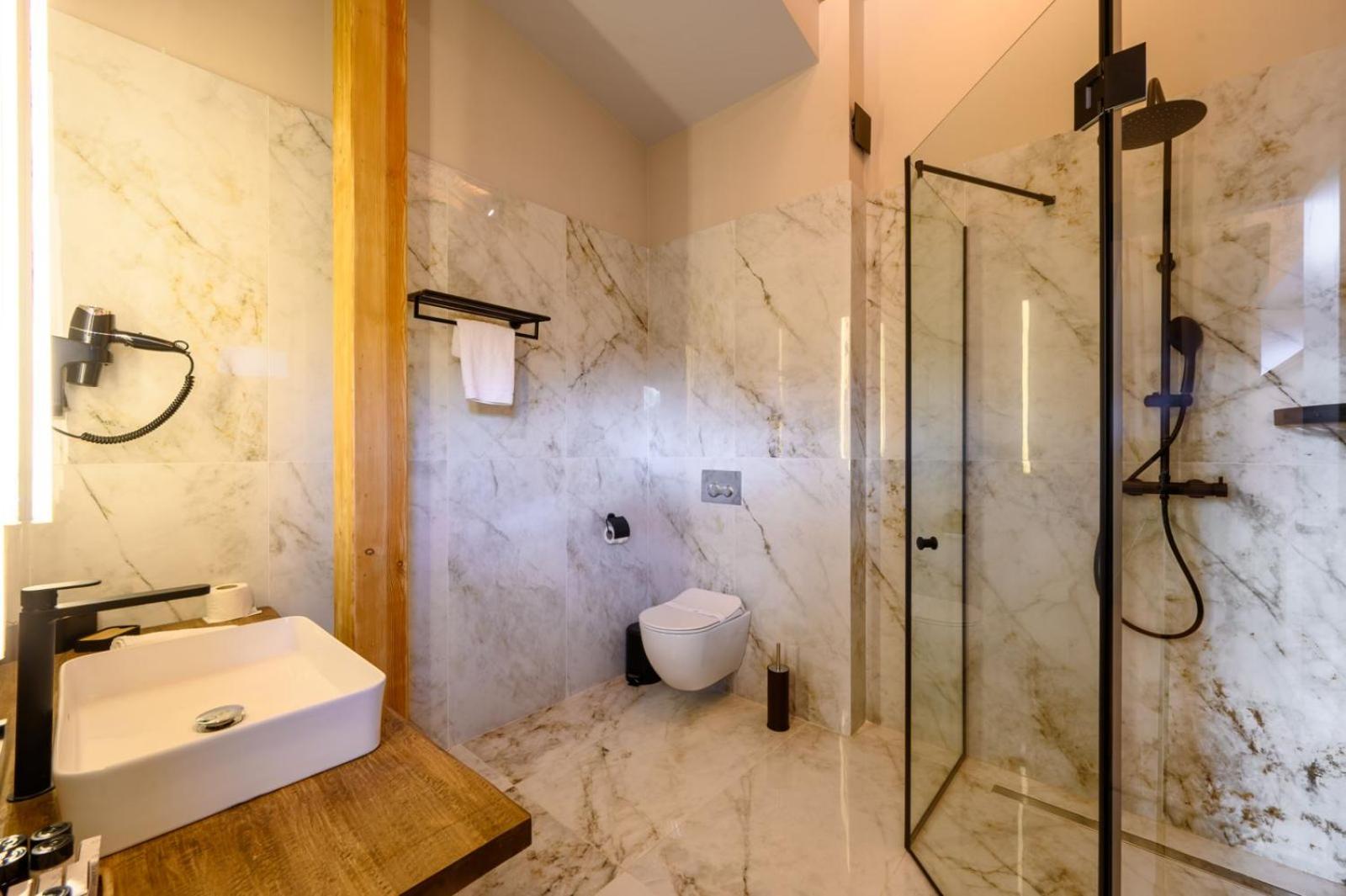 One-Bedroom Apartment - Photo 2