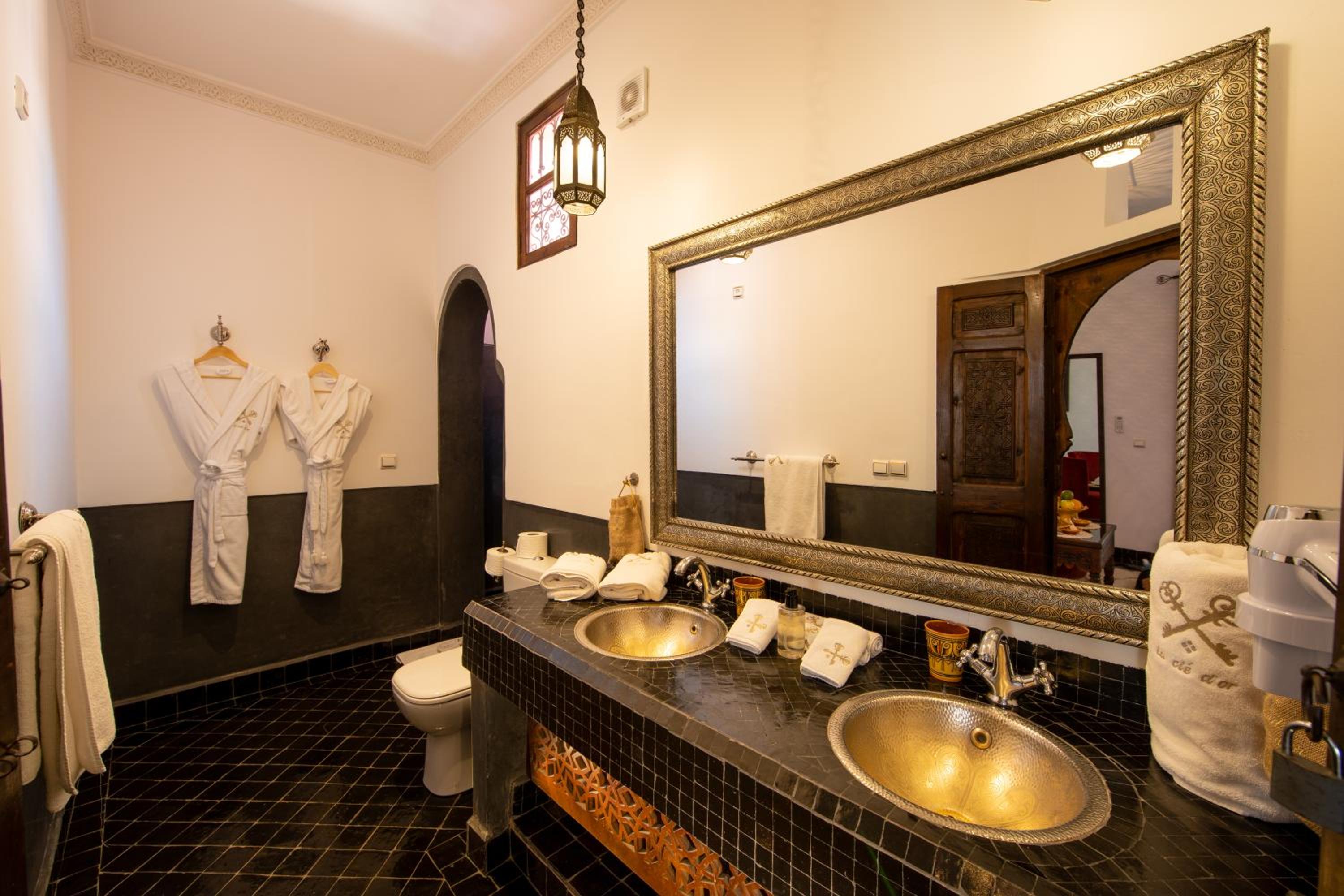 Deluxe Suite - Photo 12